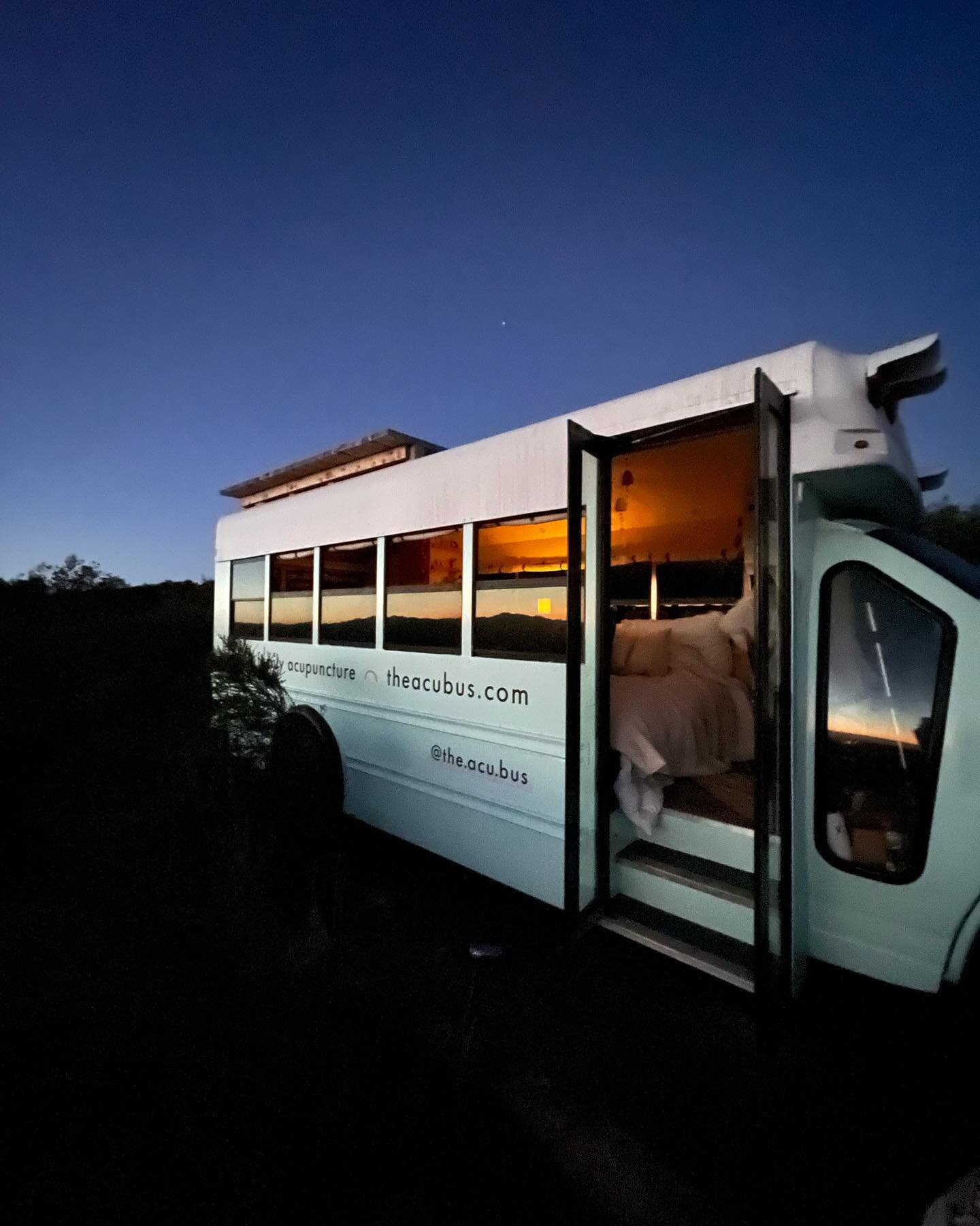 Nature times, a must. 🚌🌌 Love last-minute @hipcamp finds. 

#skoolie #adventure #nature #unplugandplaycards #skoolieconversion #acubus #buslife