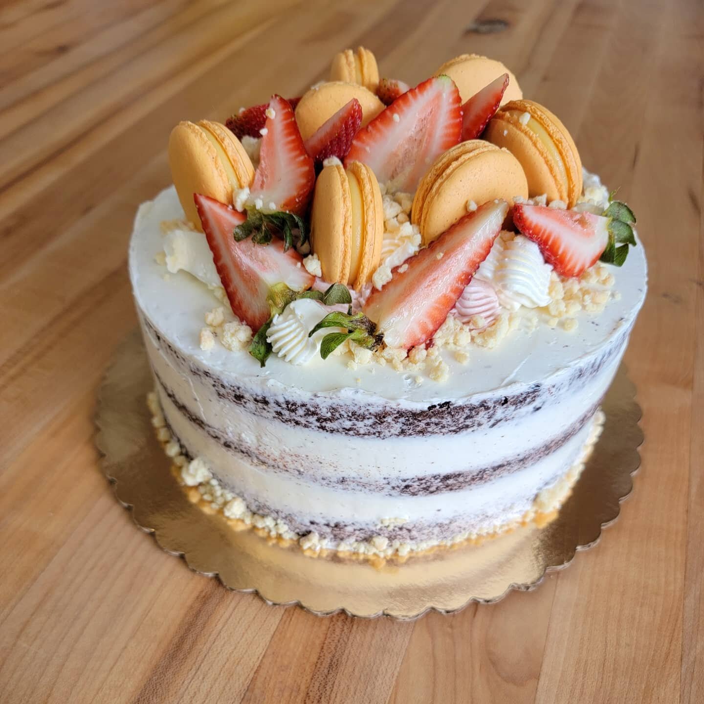 Sometimes I wish I could eat the cakes I make for people 🥲. Always happy to make cake for others, love eating cake, but lazy to make myself cake 🤔😅😬 so I buy cake 😂😂😂

Preorders for our pastry pick up is open! Check the link in our bio~

🎂: 8