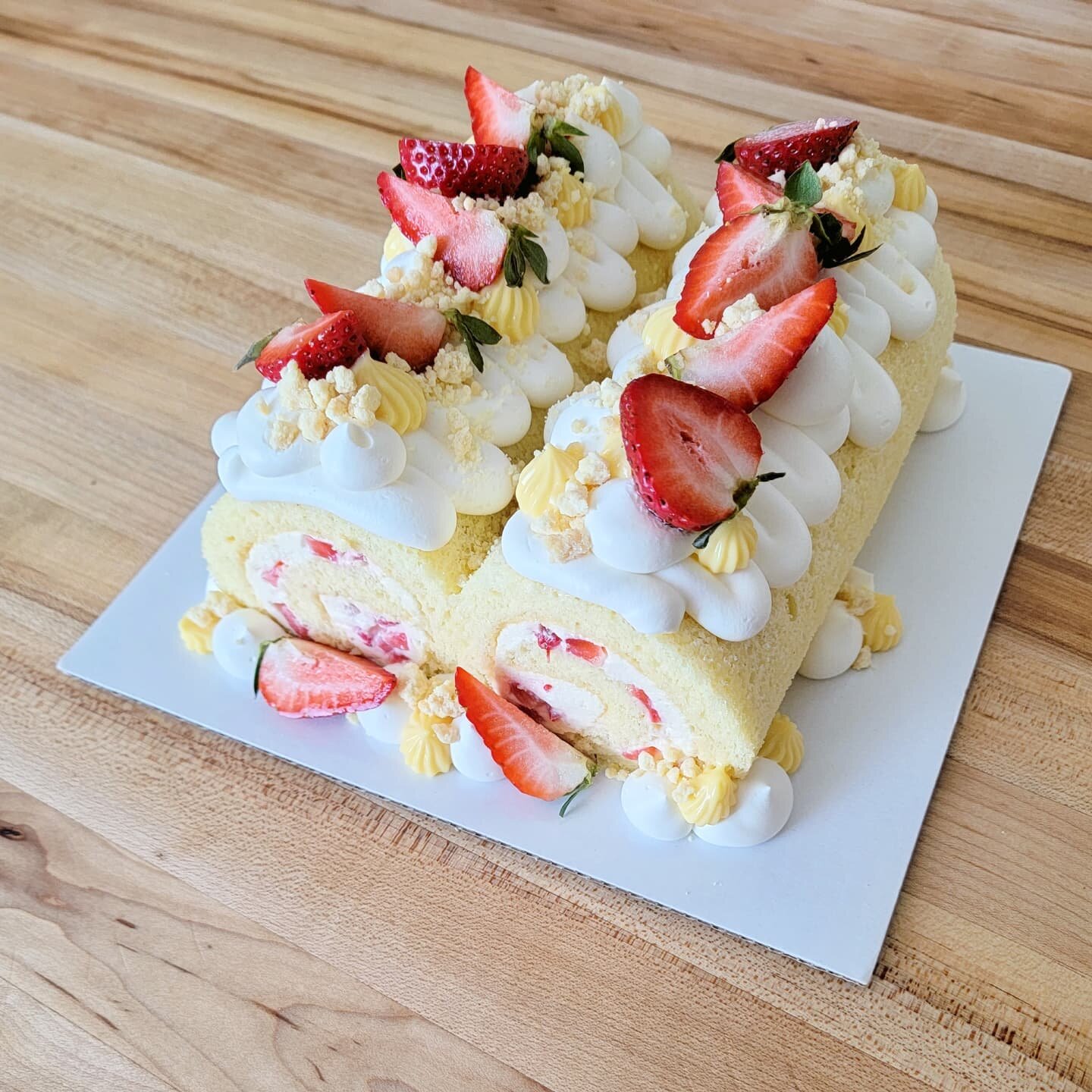 Is it just me or is summer just rolling by? Our pastry pick up will be back at the end of the month. Interested in cake? Fill out a special request form for more information! 🤗

Vanilla roll cake with passion cream filling and strawberry bits. Toppe