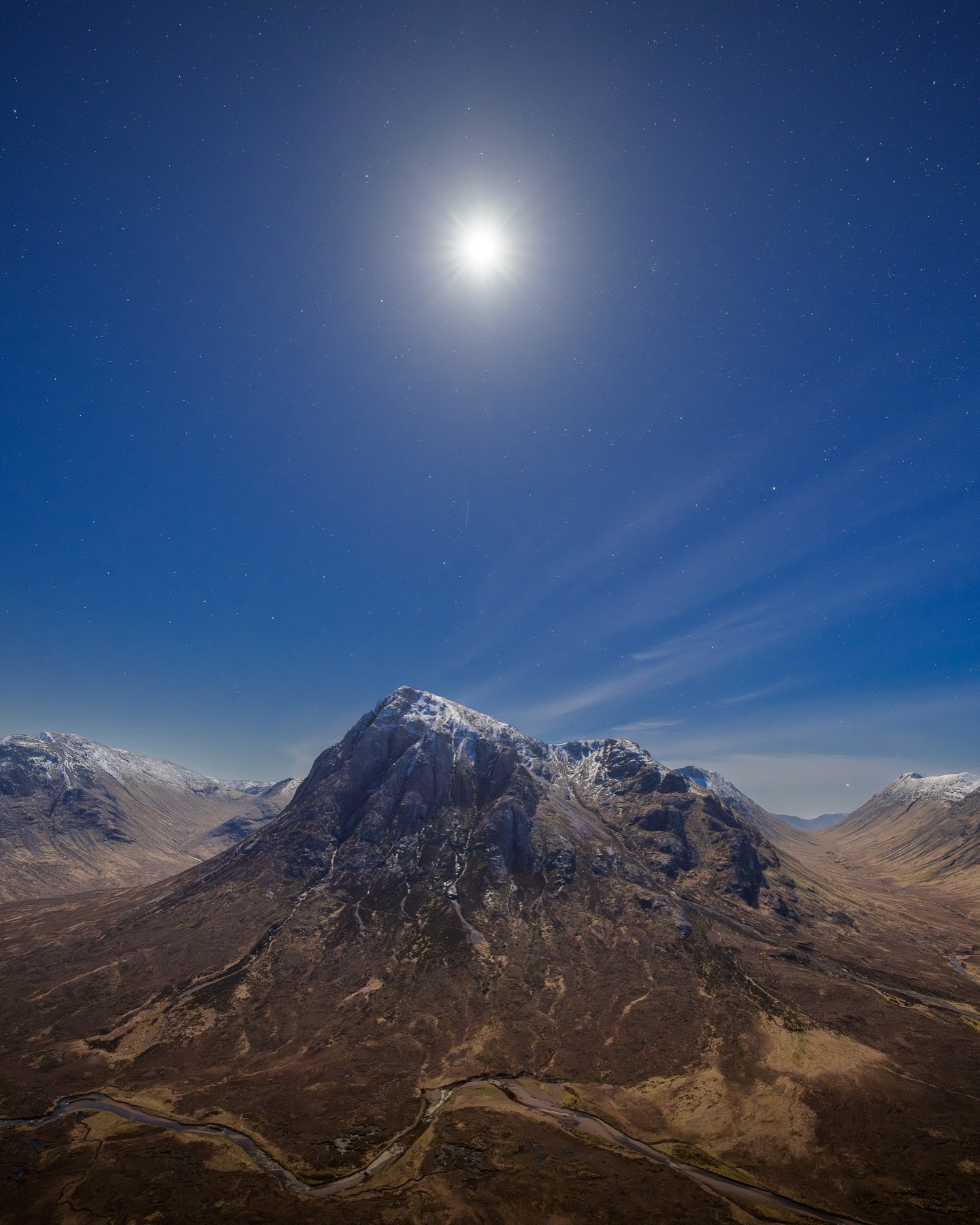 This shot was taken near the summit of Beinn a&rsquo;Chrulaiste, where the moon illuminates Buachaille Etive M&oacute;r against a backdrop of stars ✨ 

There was hardly a breath of wind and a small mouse kept us company, hopping from rock to rock. Th