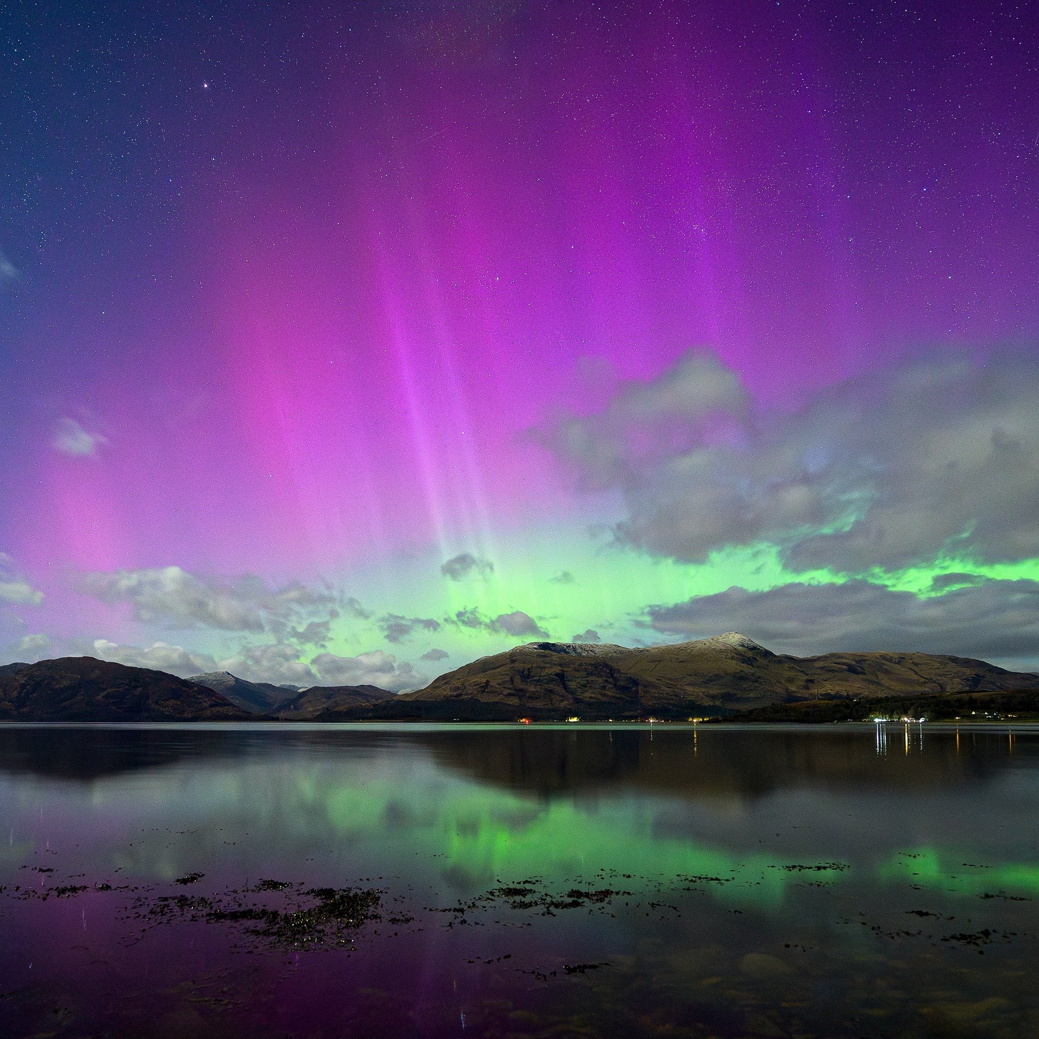 So, when the red aurora alert pinged whilst having a swift ale at the @clachaig_inn , l wasn&rsquo;t expecting what was to come. We returned home and @max.trafford was straight out the door. I must admit, I wasn&rsquo;t convinced that we were going t