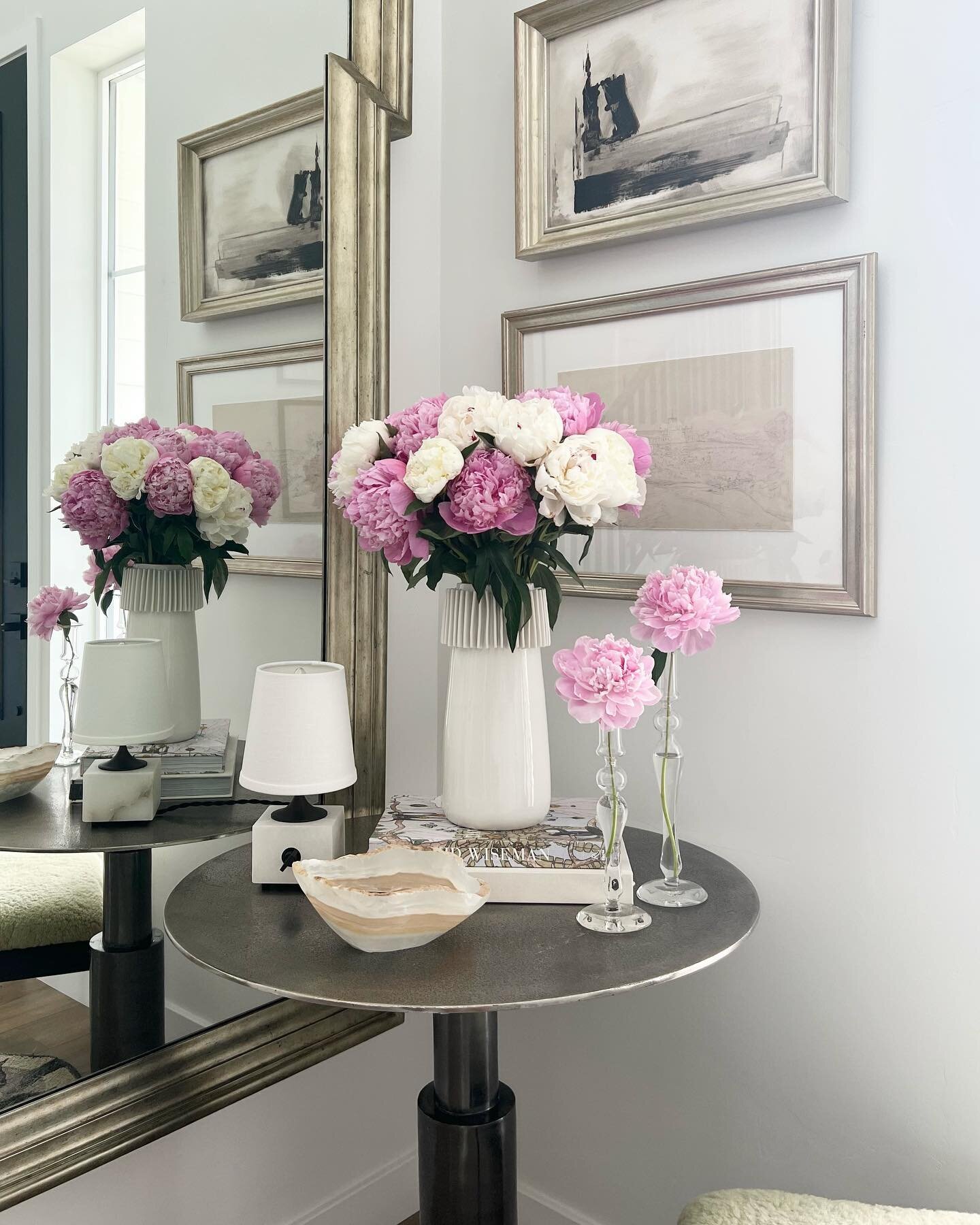 Today is a cold 30&deg; in Salt Lake and we&rsquo;re just wishing it was peony season again! Who else ready for some warmer weather and sunshine?! 
.
.
.
.
.
.
.
.
.
.
.
.
.
.
.
.
.
.
.
.
.
.
#fifthandcranedesign #fifthandcrane #dreamitdesignit #peon