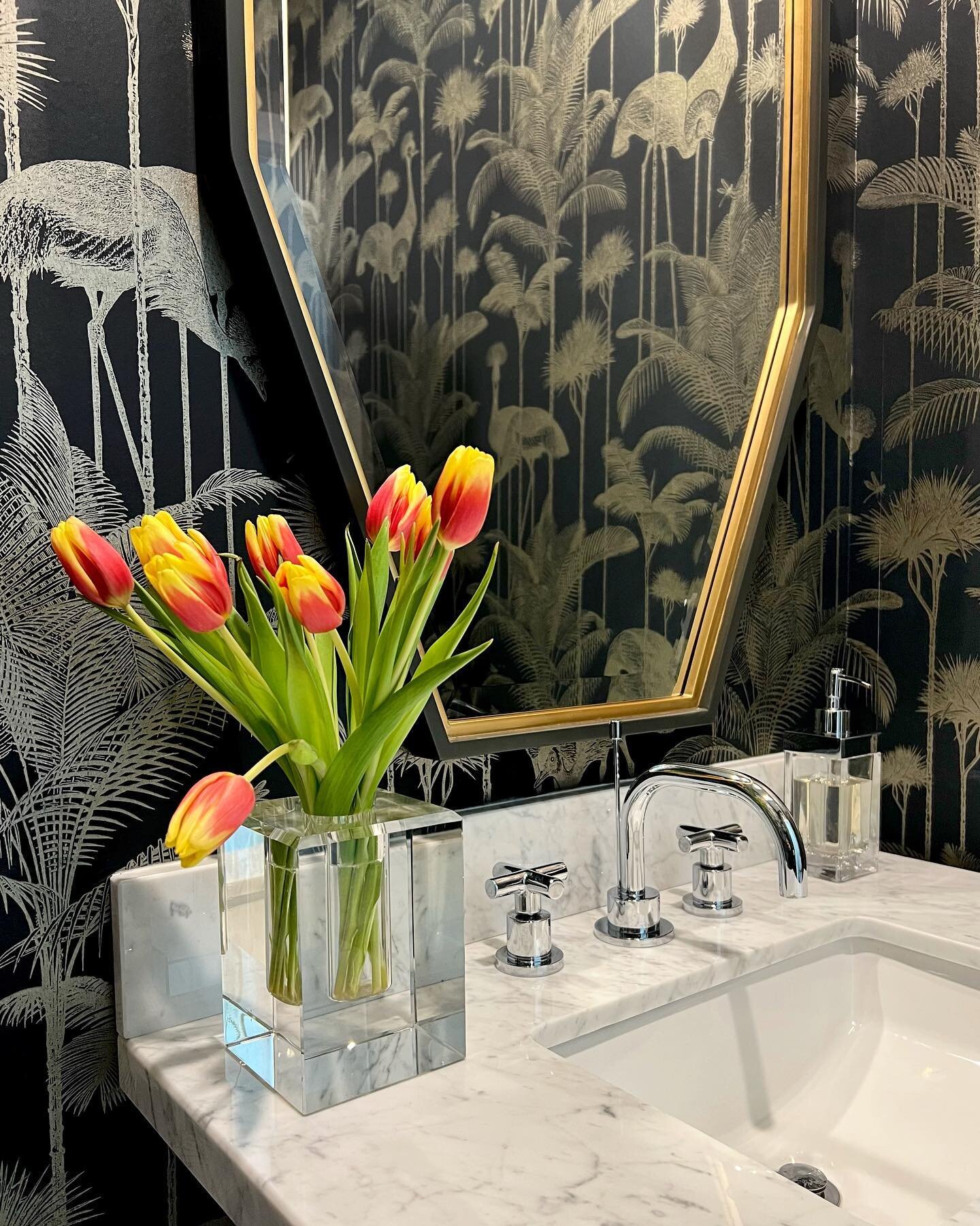 Something to brighten up your Monday! Happy first day of spring! 🌷✨ 
.
Fresh flowers + @divinesavages 🖤
.
.
.
.
.
.
.
.
.
.
.
.
.
.
.
.
.
.
.
.
.
.
.
.
#fifthandcranedesign #fifthandcrane #fifthandcranehome #interiordesigner #interiors #interiordes