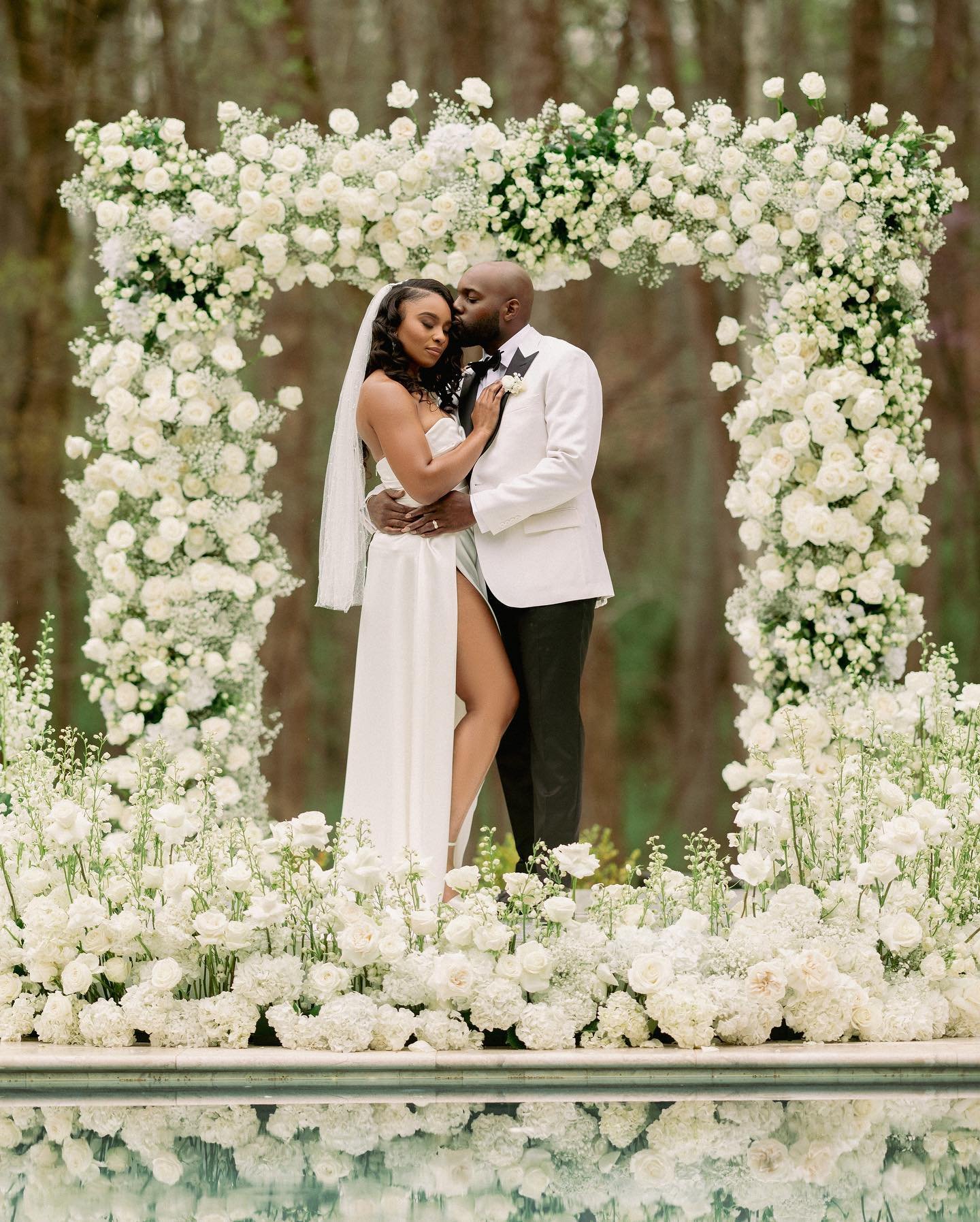 We love intimate vow renewals! @whit_stewart and @bamabred24 huge congratulations on celebrating 10 years of marriage!
&mdash;
Planning/Design: @lancelamardevereux
@designsbydevereux
Photography: @photosbyreem
Hair: @eleven23experience_
MUA: @tai_inv
