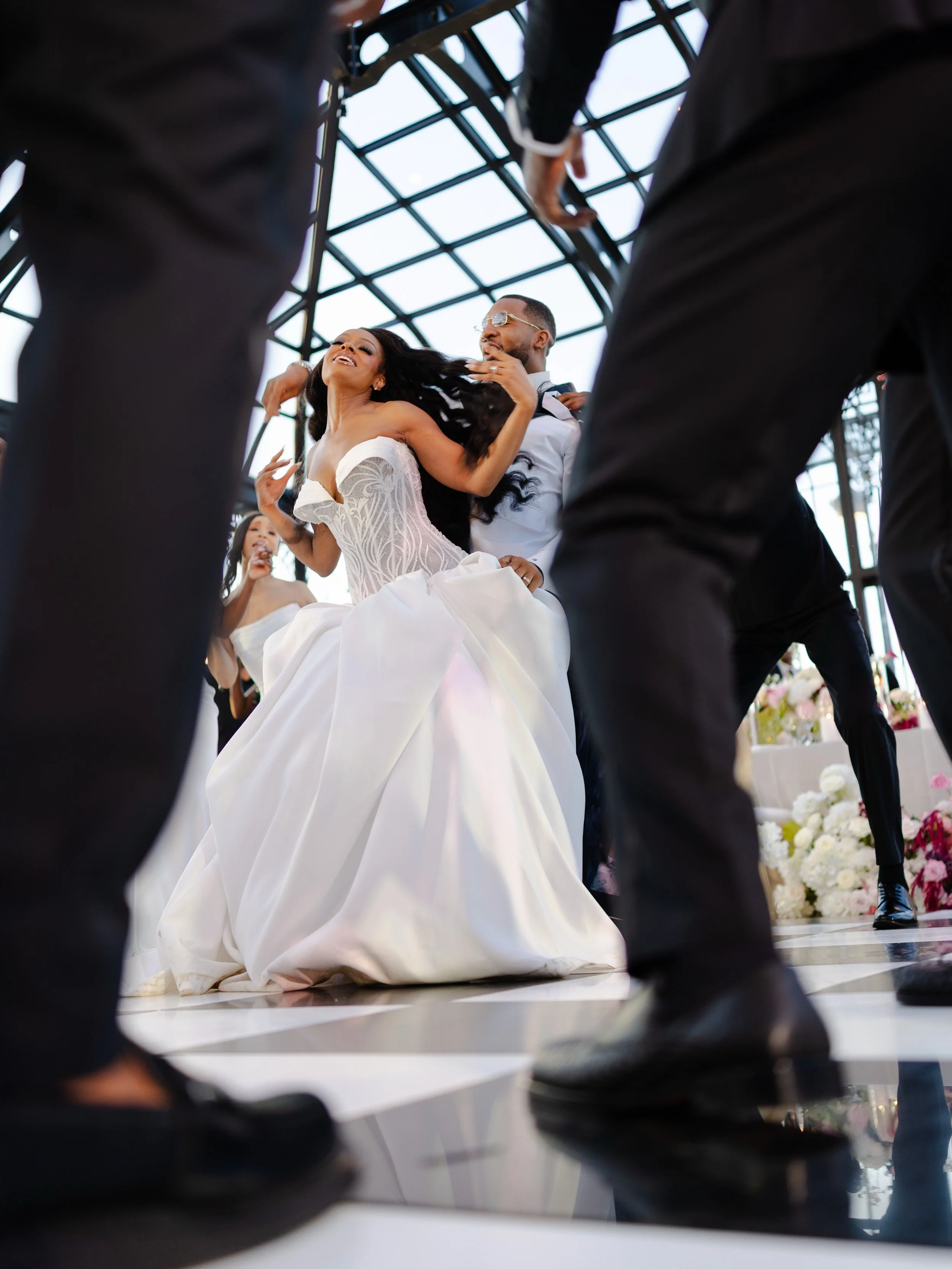A time was had for Kyla &amp; Jamaal&rsquo;s wedding reception!
&mdash;
Planning &amp; Design: @bastonishedevents @alicia_bastonished 
Couple: @ky.jayy @timotalkk 
Photography: @photosbyreem 
Videographer: @unleashedvizuals 
Florals: @gingerroseflowe
