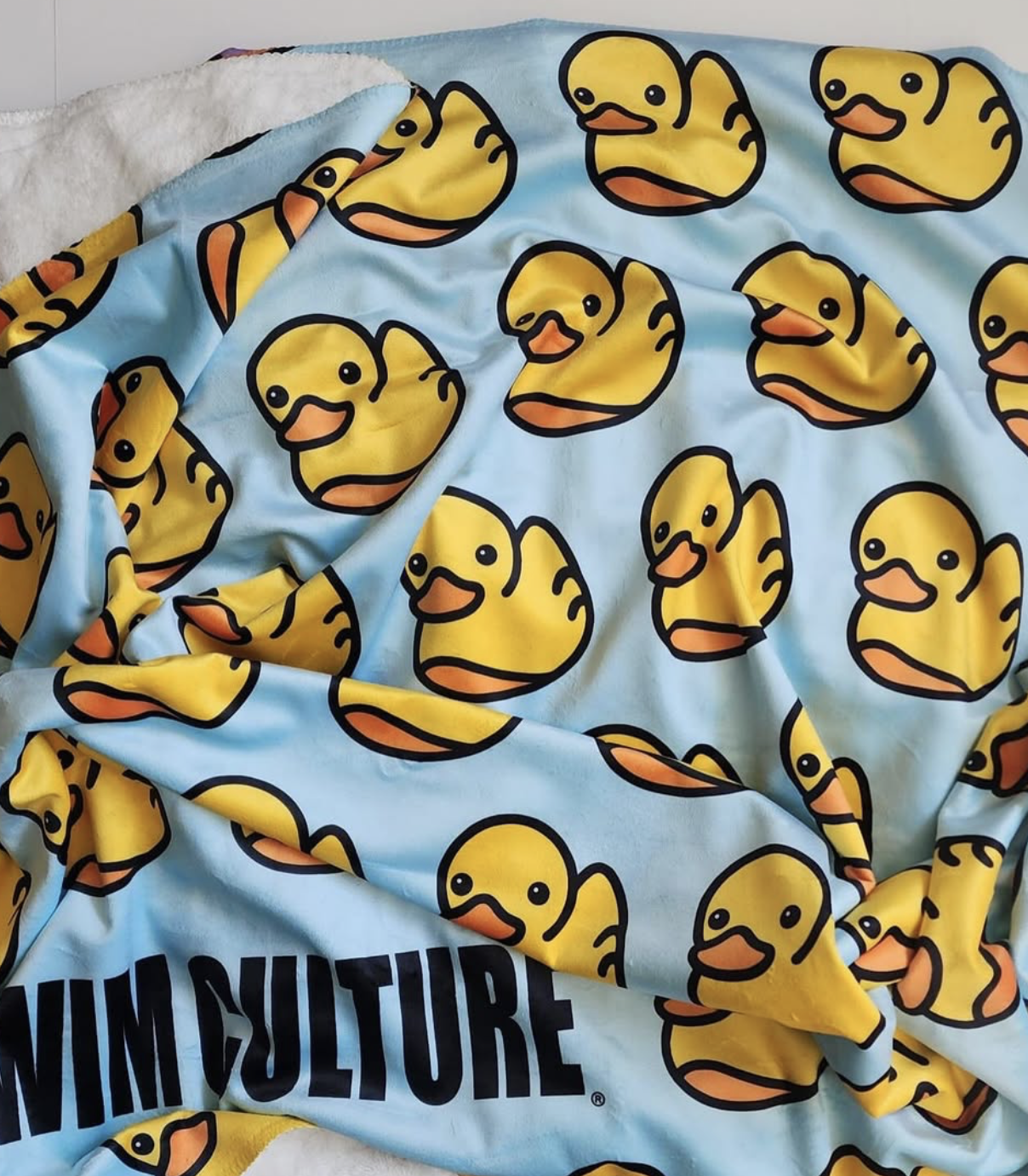 EPIC DUCKIE LIGHT BLUE - WHITE FLUFFY BLANKET