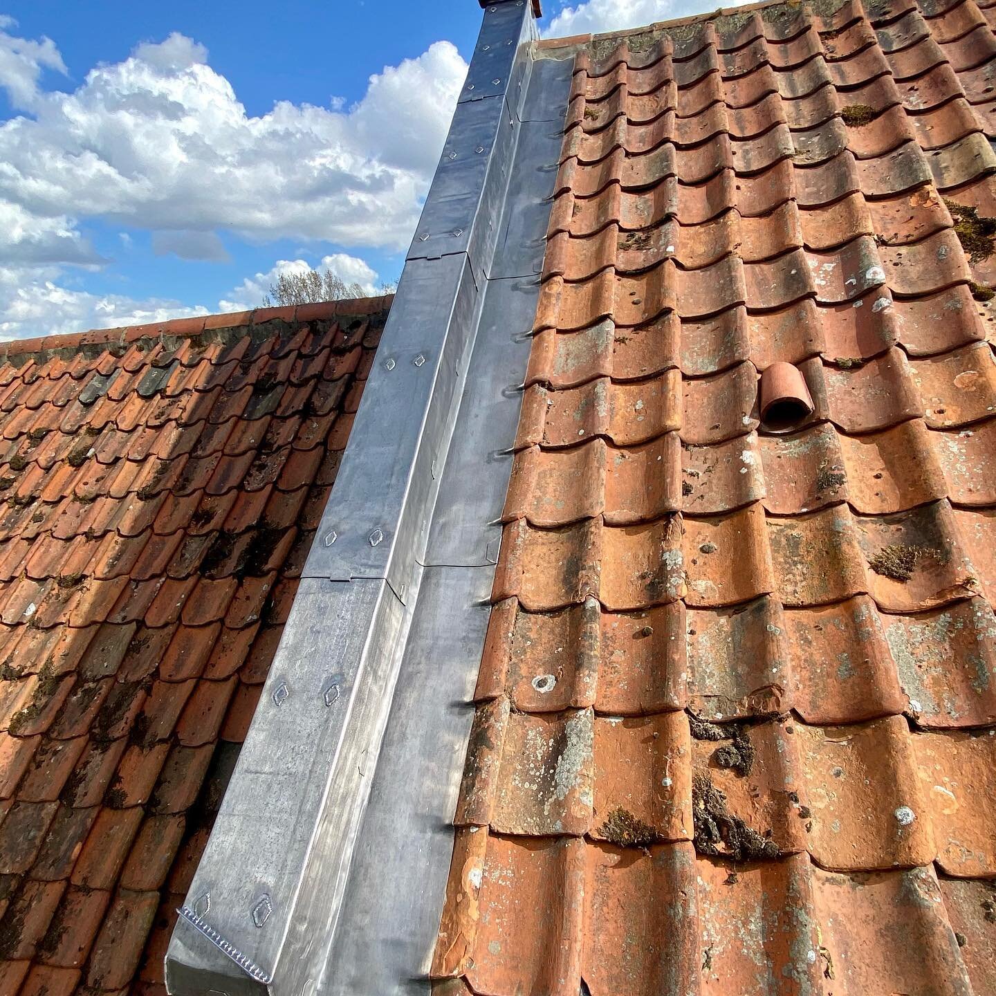 Nice simple yet effective detail, new flashings with a capping detail to cover the poures gable end to stop further water ingress. 📞07983131947 #leadroofing #leadroofs  #leadroofingspecialists #leadwelding  #heritage #leadbossing #djimini2 #leadroof