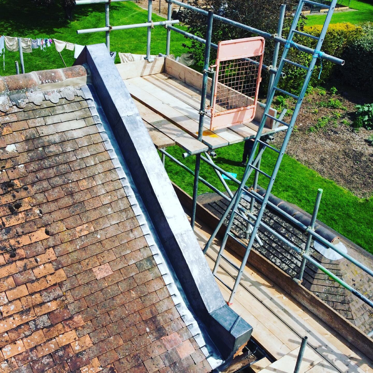 Another busy week, replacement of the old leaking flashings with new flashings, finished with the gable being capped to stop those bricks sucking in anymore water.📞07983131947 #leadwork #leadroofing #leadroofer #leadwelding #leadbossing #leadroofing