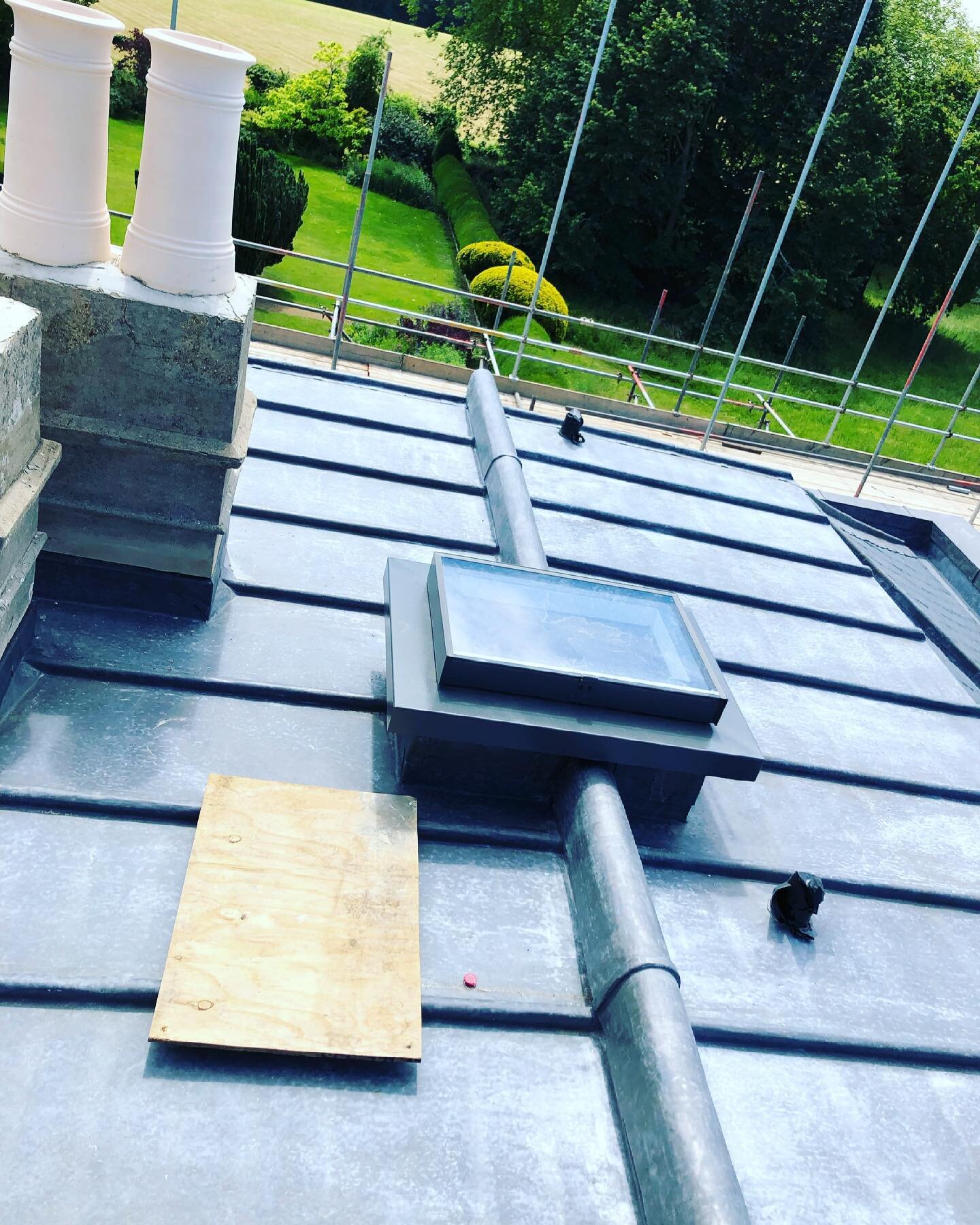 Another section of roof we completed on this beautiful property, with code 7 bays on a welted ridge detail On a continuous strip.
📞07983131947 #leadwork  #leadroofingspecialists  #leadroofing #leadwelding #heritage #heritageroofing #listedbuilding #