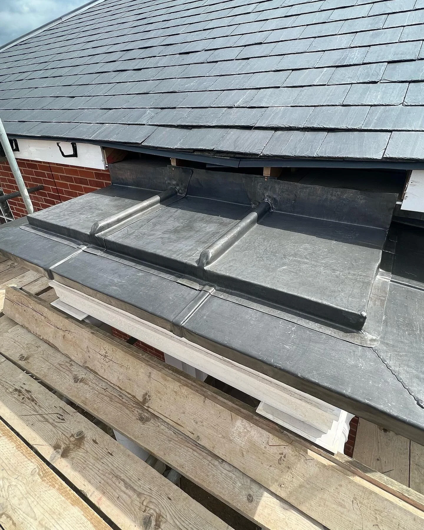 Haven&rsquo;t posted in a while, we have been very busy, here is just another door canopy we recently completed, with plenty more to be added soon, 📞07983131947
#leadroofing #leadroof #leadroofer #leadworkspecialists #leadwork #leadworker #leadbossi