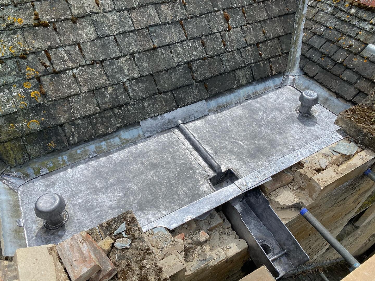 Nice little sandcast bay replacement, new shoot and pipe completed with lead vents made for  some air flown new flashings ready for the coping stones to go back on, 📞07983131947
#leadwork #leadworker #leadworkers #leadburning #leadbossing #leadroof 