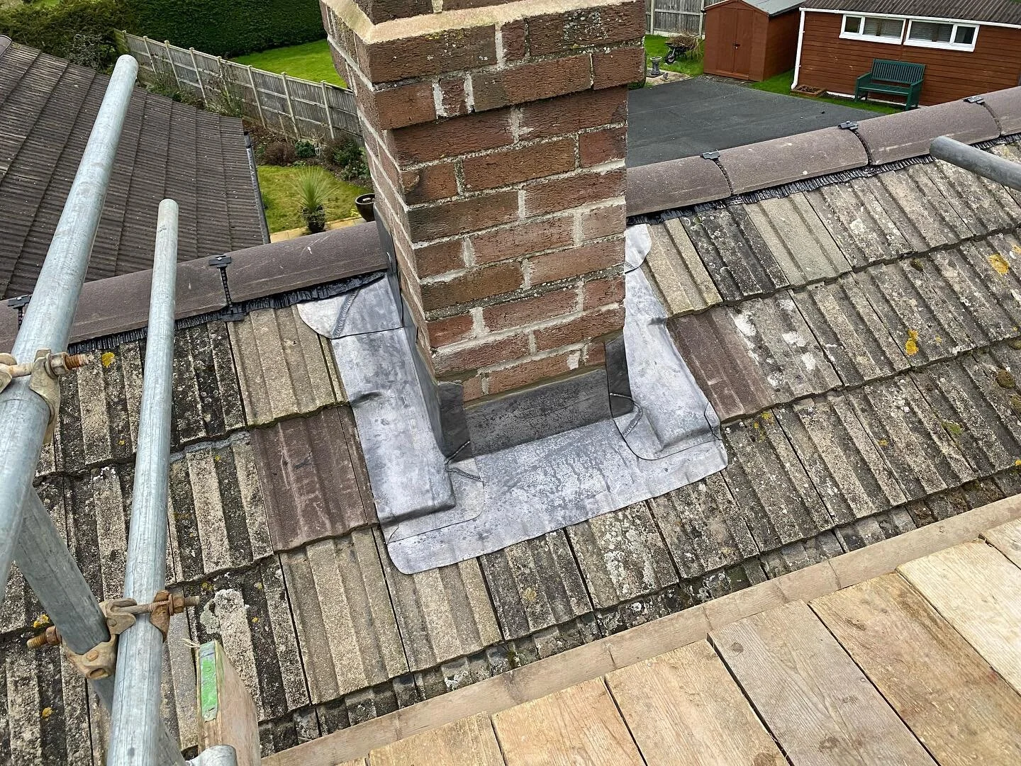 The client was getting some serious water in despite only recently have the lead work done, unfortunately it just wasn&rsquo;t up to par to keep the water out, a nice simple fix for us to make sure it&rsquo;s now watertight 📞07983131947, #leadwork #