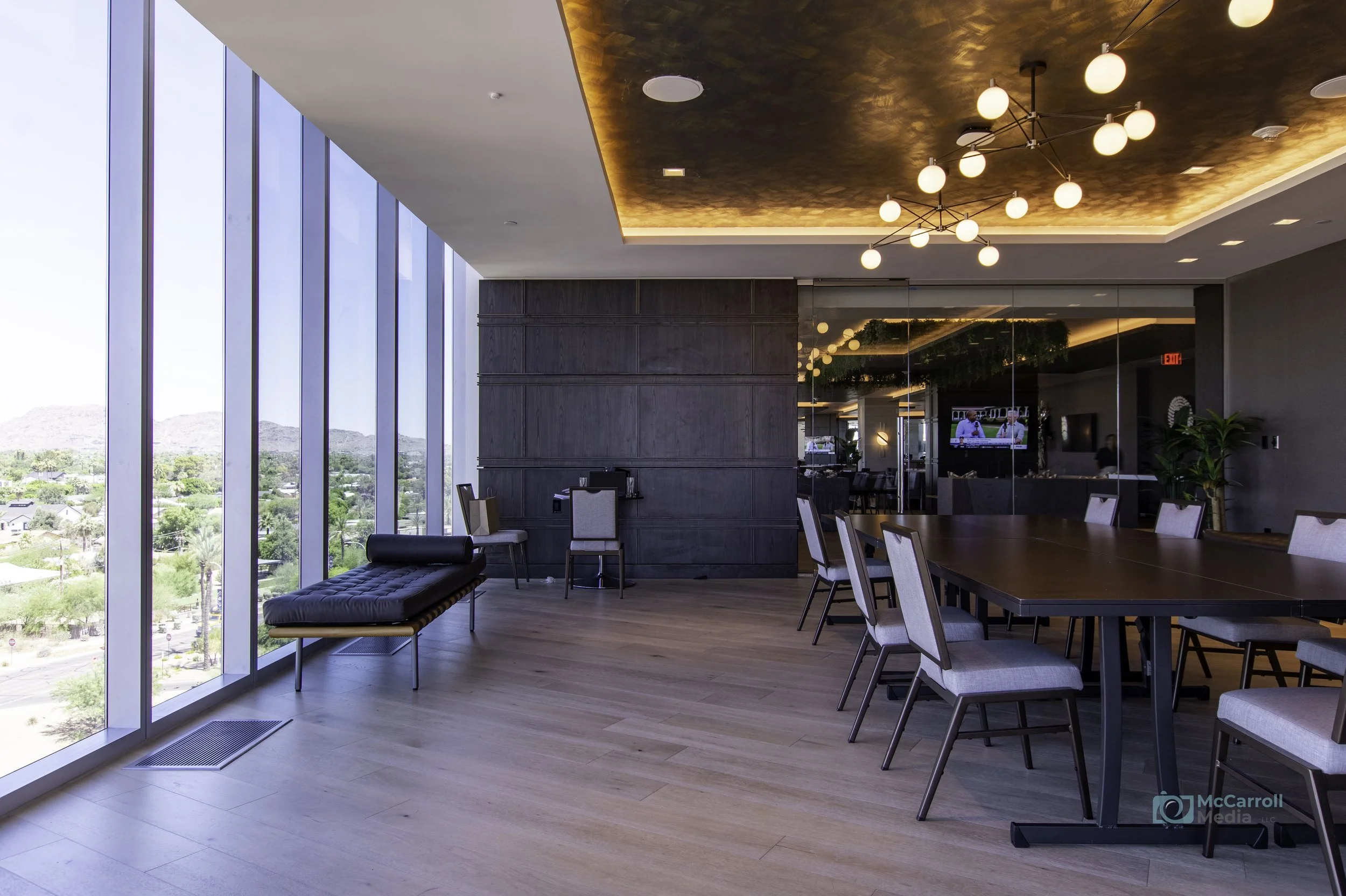 Caesars Republic — Dining / Natural light and atmosphere