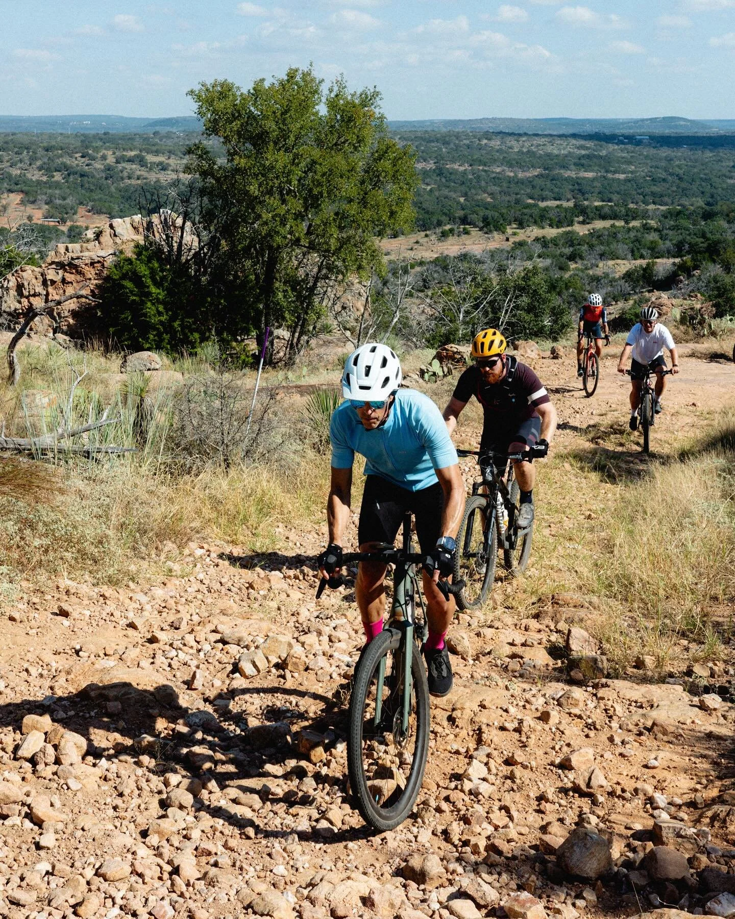 ON THE RANCH with @rprtexas. Loops of the hill country&rsquo;s finest (and chunkiest) under the Texas sun. A &ldquo;choose your own adventure&rdquo; kind of day, to say the least 

Thank you @iamspecialized for makin&rsquo; it happen, @hammerheadride