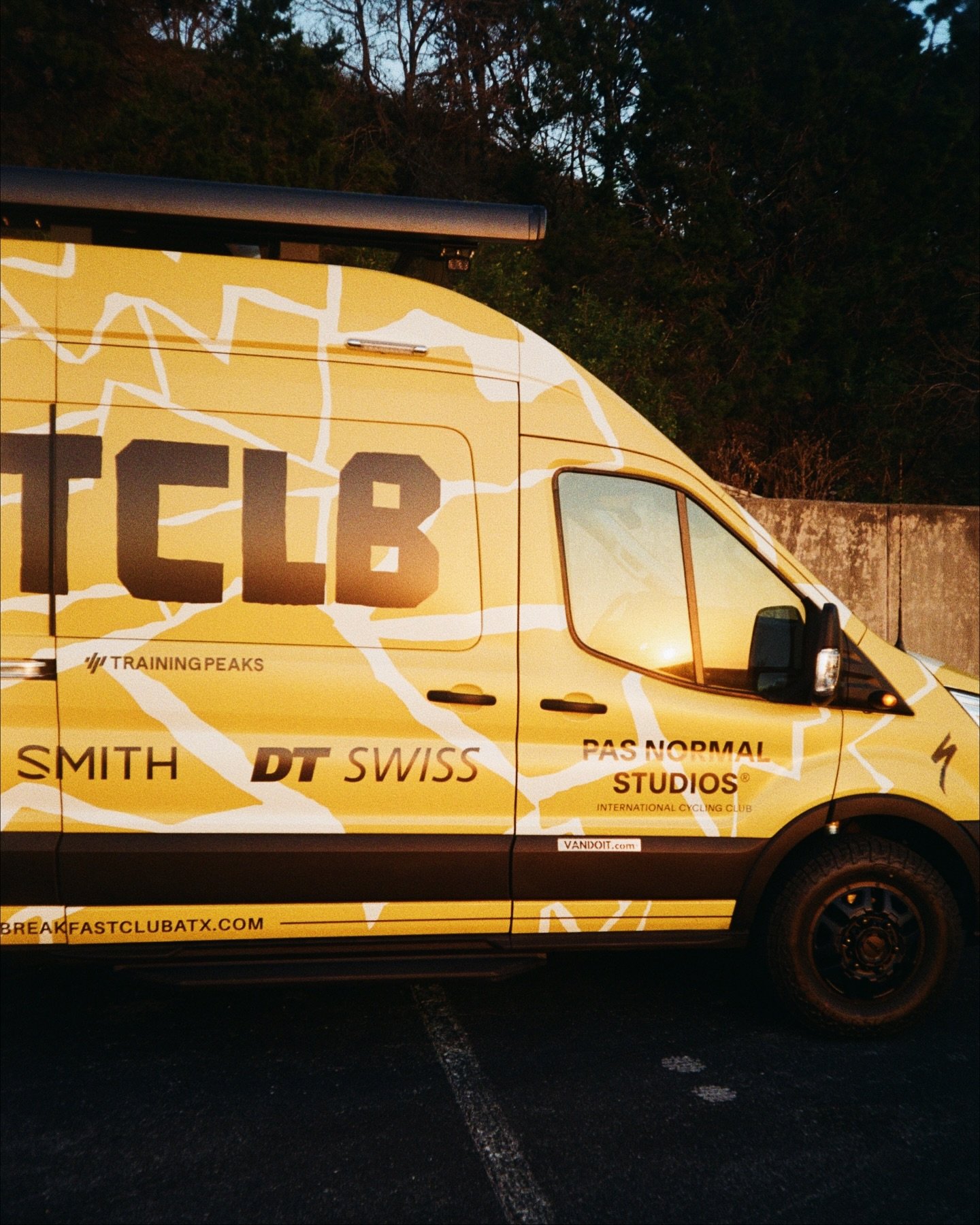 YELLOW IS SO BACK. Sunny 2.0 is more large and in charge than ever before. @vandoitco, our van dreams have come true

💛🖤

@iamspecialized / @pasnormalstudios / @dtswiss / @smithoptics / @ascensionseton / @efadventures / @maurten_official / @madreme