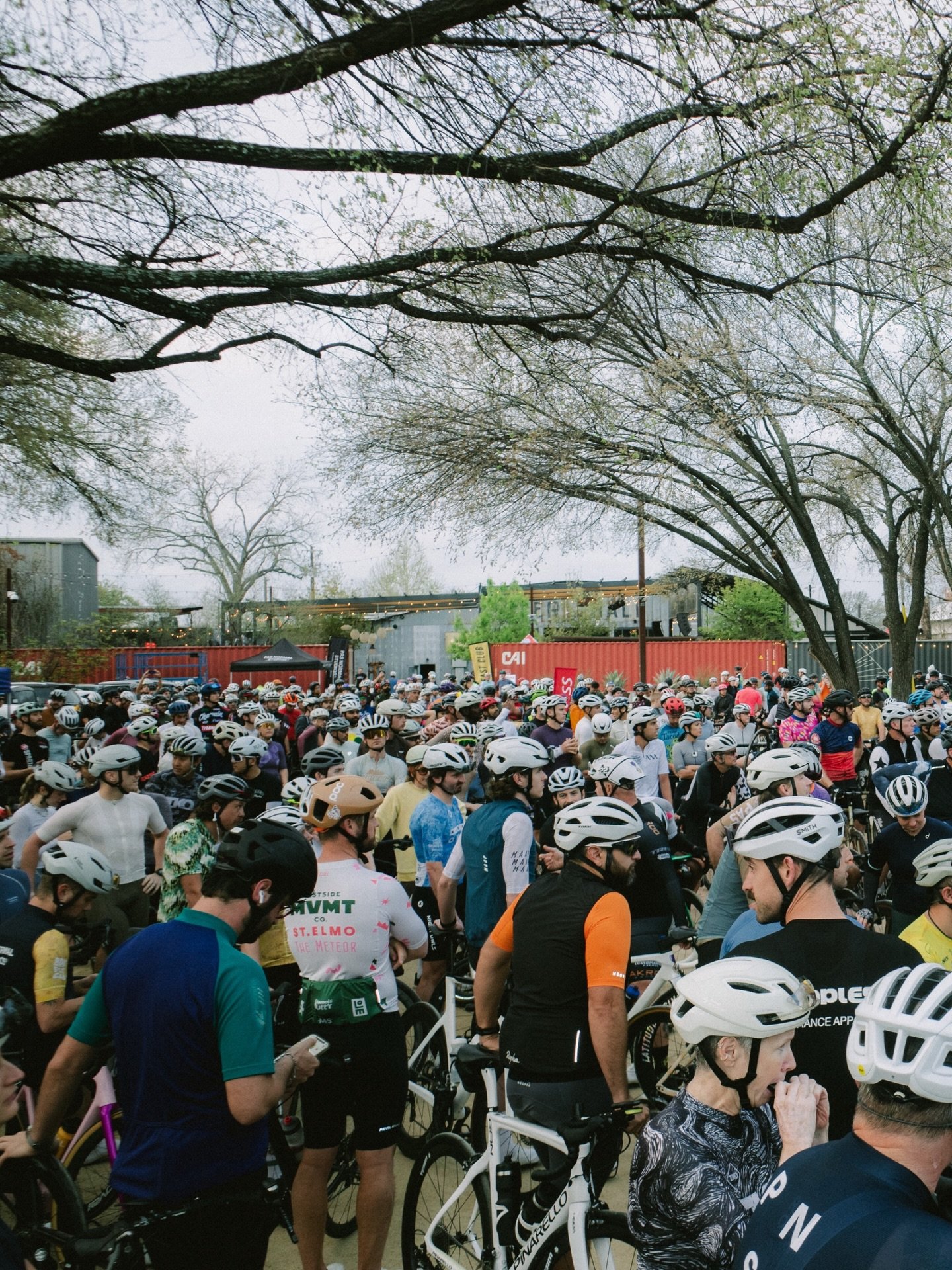 When 1,000+ show up to the local group ride

Yesterday was an absolute dream. Cheers to our biggest and best yet, and congrats to the winners of the @strava / @dtswiss segment challenge 

DO IT FOR THE BREAKFAST 😤

📸: @simon_krenk / @collin_fin