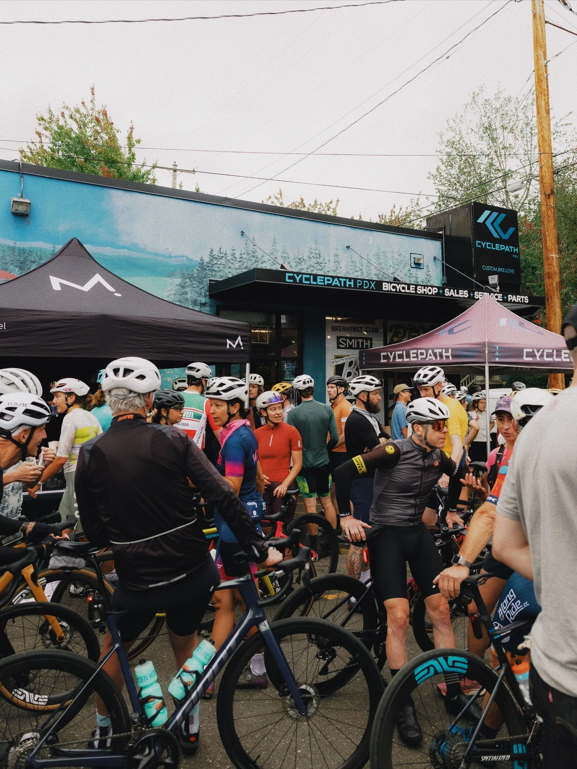 There were more than just hills. There were SWOOSH WAFFLES, rooftop hangs, a hill climb challenge, block party, carbs for days, cool temperatures and a community that made us feel at home. THANK YOU PORTLAND, until we ride again

❤️&zwj;🔥❤️&zwj;🔥❤️