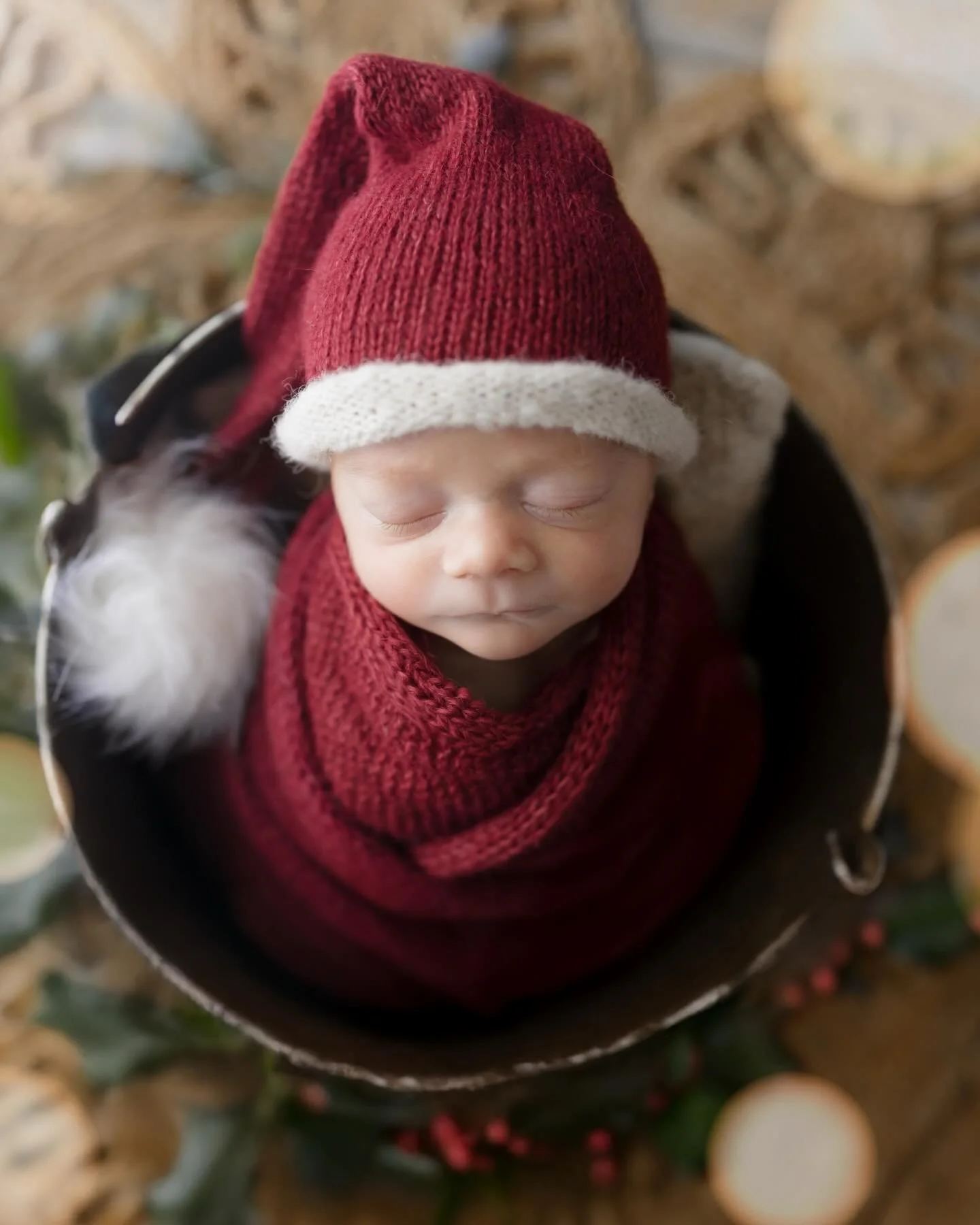 Sometimes the timeline doesn&rsquo;t go exactly as planned. We missed their maternity session because this sweet baby decided to arrive early&hellip; and after time in the NICU, they&rsquo;re finally home 🏡✨ Just in time for Christmas, so of course 