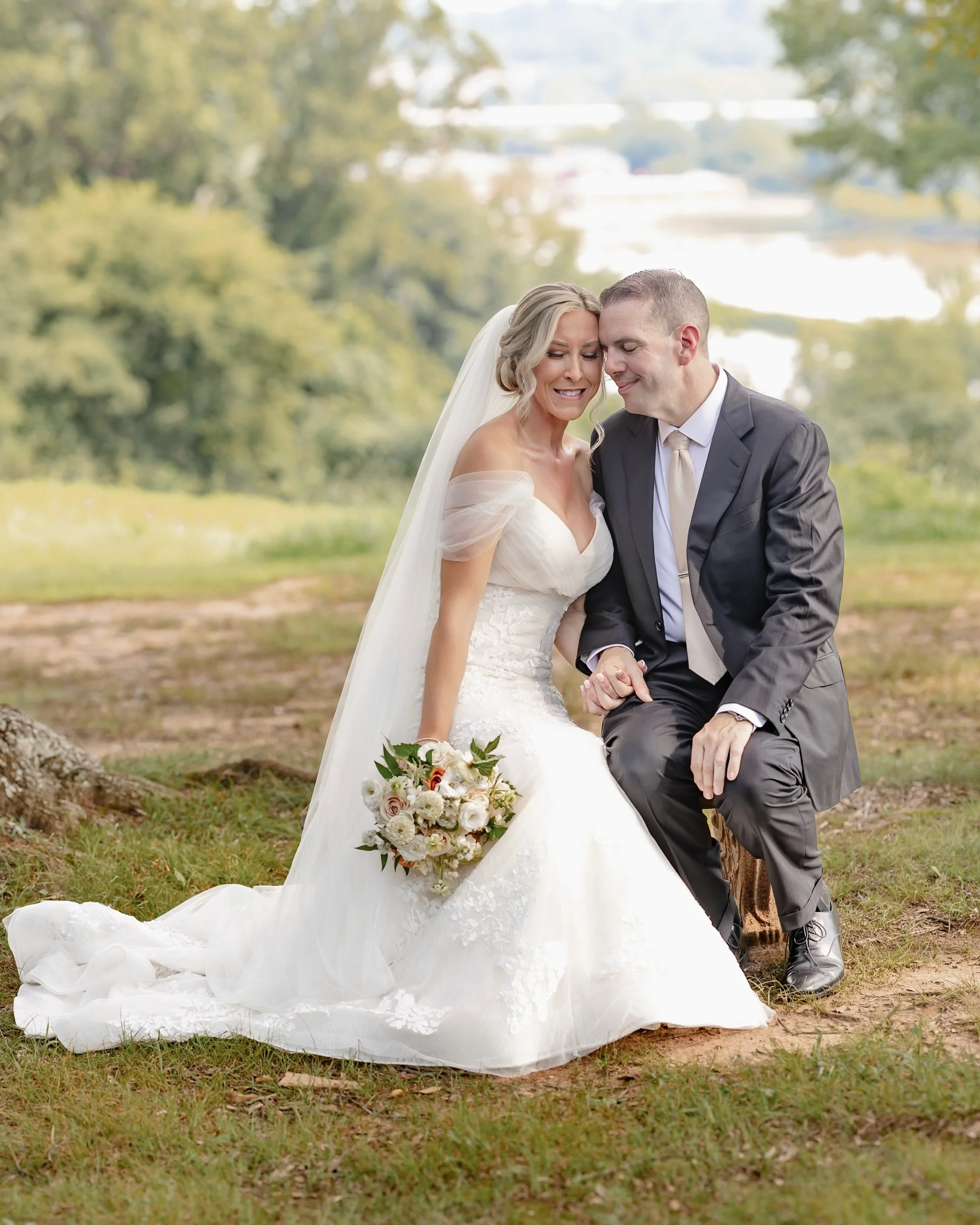 This one gave me a whole new appreciation for wedding photographers! 🤍

What started as a simple elopement turned into a little more of an adventure with some last-minute changes, two locations, and a full afternoon of beautiful moments to capture. 