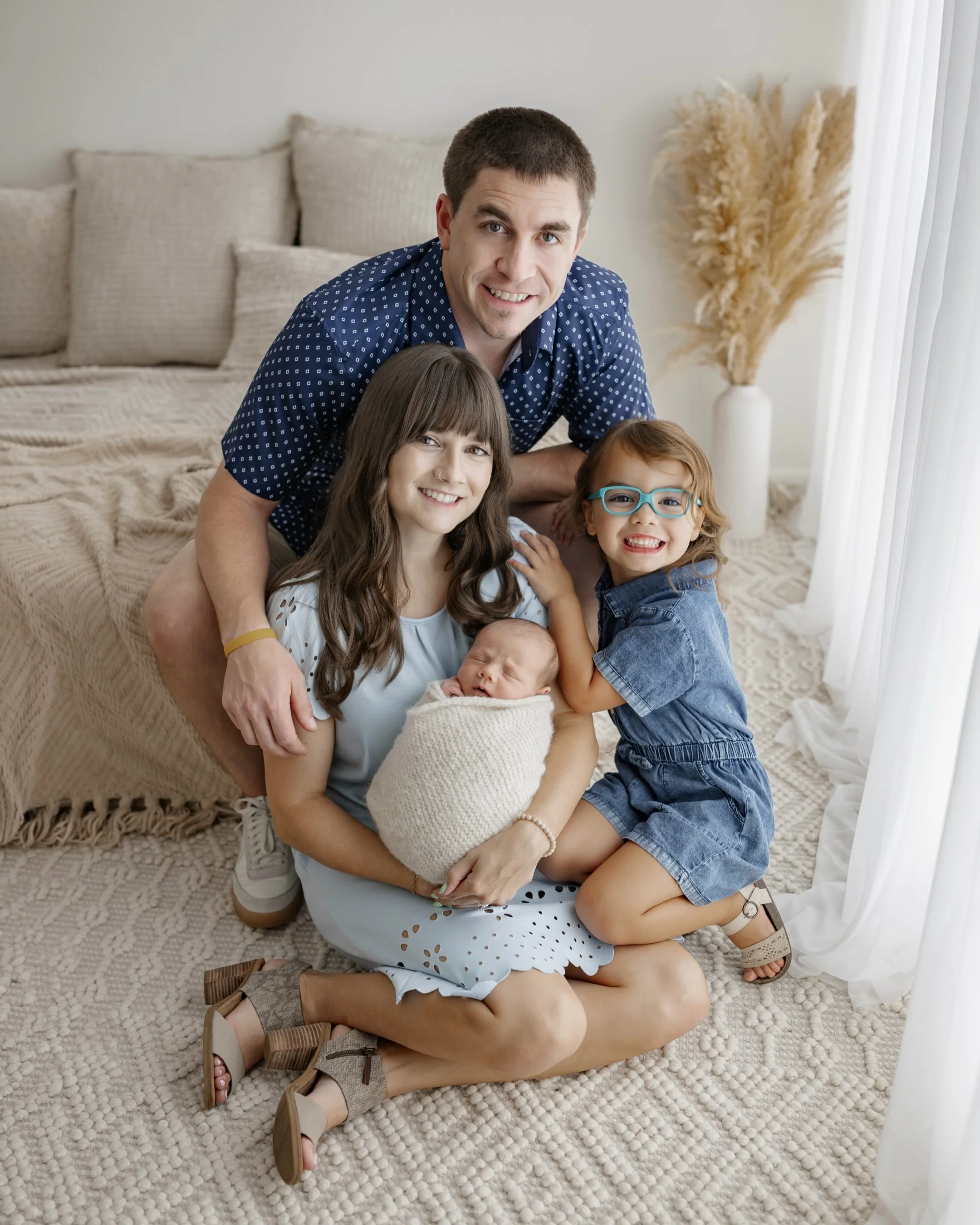 I&rsquo;ve had so many studio sessions lately, and I&rsquo;ve been loving every opportunity to use my new light wall. 🤍 I just LOVE how it photographs&mdash;so bright, soft, and gives my studio space such a relaxed feel.

I first met this family for
