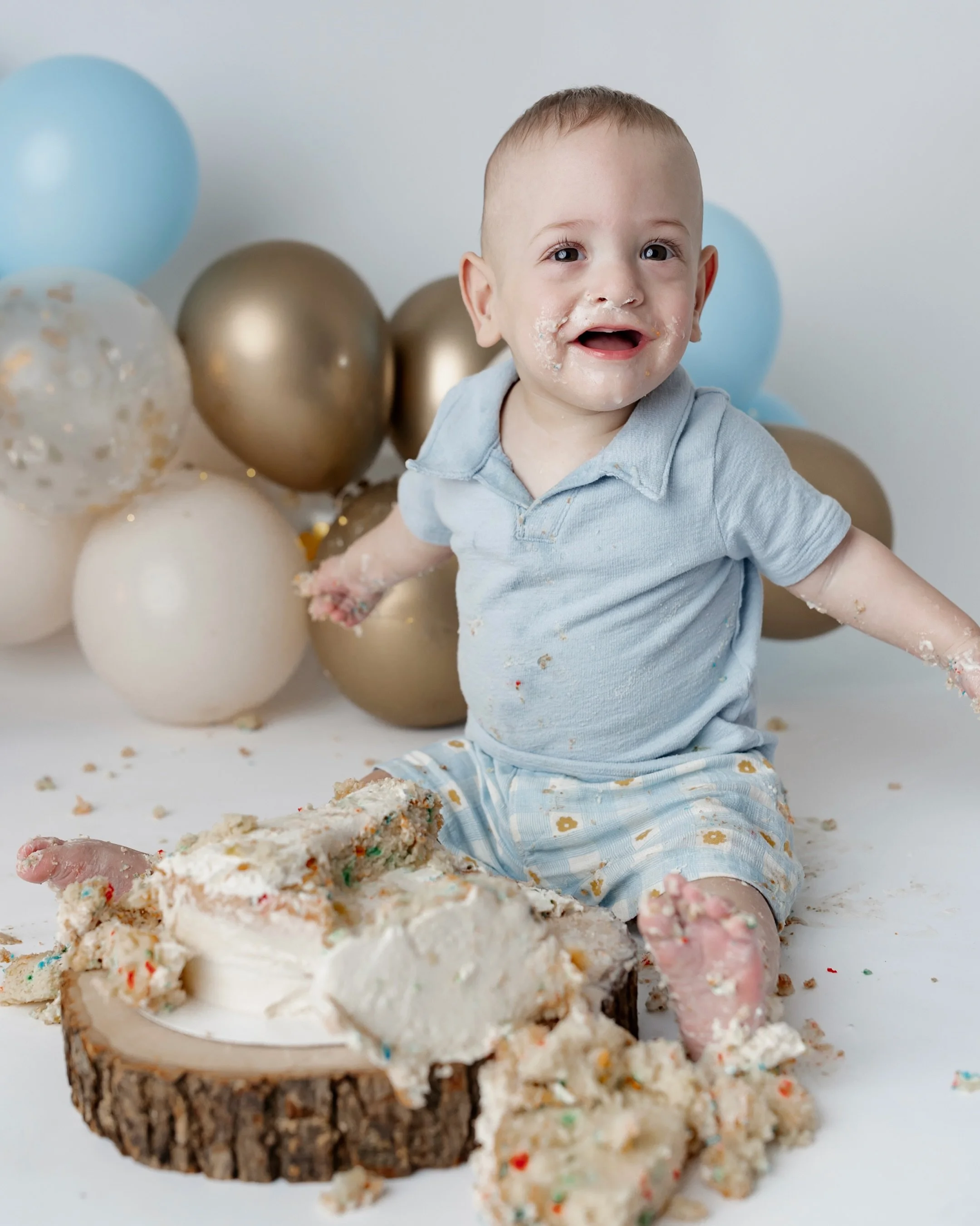 Now THIS kid knew how to smash a cake! 🎂

He was a little hesitant with me at first, but there&rsquo;s always a silly phrase, favorite song, or a few bubbles that help little ones warm up and bring those smiles out. The cake, however? Absolutely no 