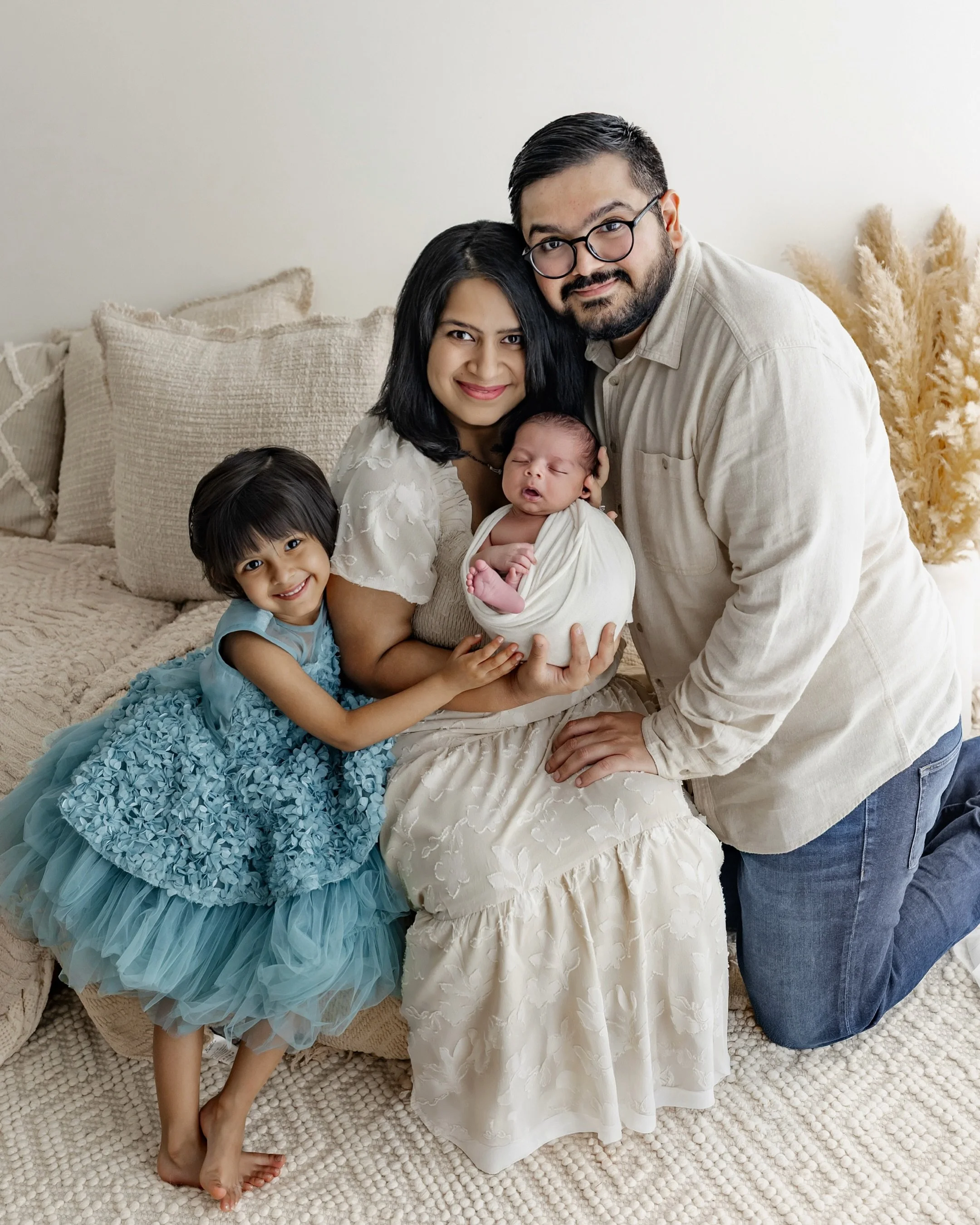 I&rsquo;ve really been enjoying getting creative with the light wall lately. 🤍 Trying different poses, bringing in different styling elements, and seeing how each little change photographs has been such a fun part of these newborn sessions.

One of 