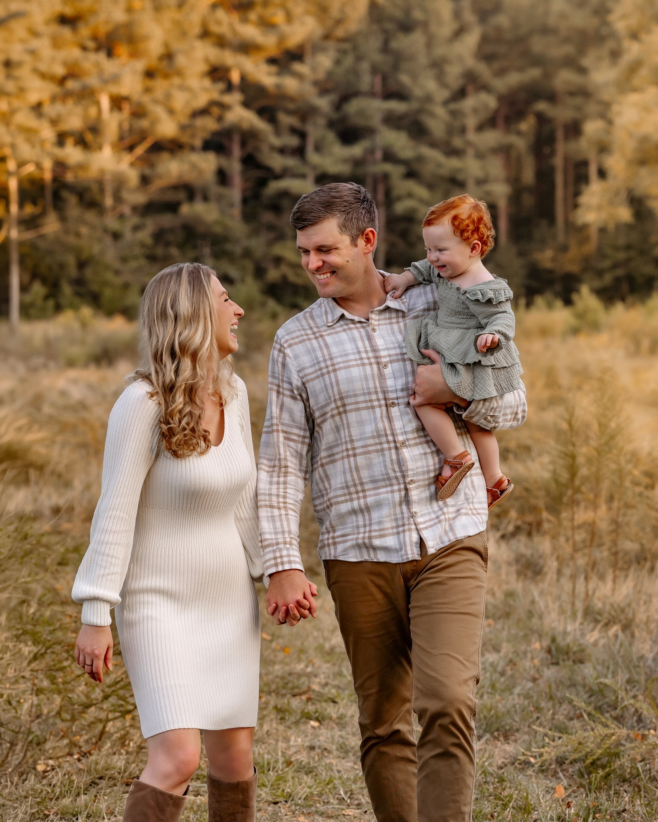 You know I&rsquo;m partial to redheads, right? 💁🏼&zwj;♀️❤️ (And why is there no redheaded version of this emoji?!) 😁

We managed to squeeze in this sweet family before all the rain hit these last two weekends, and WOW, did we get a gorgeous golden
