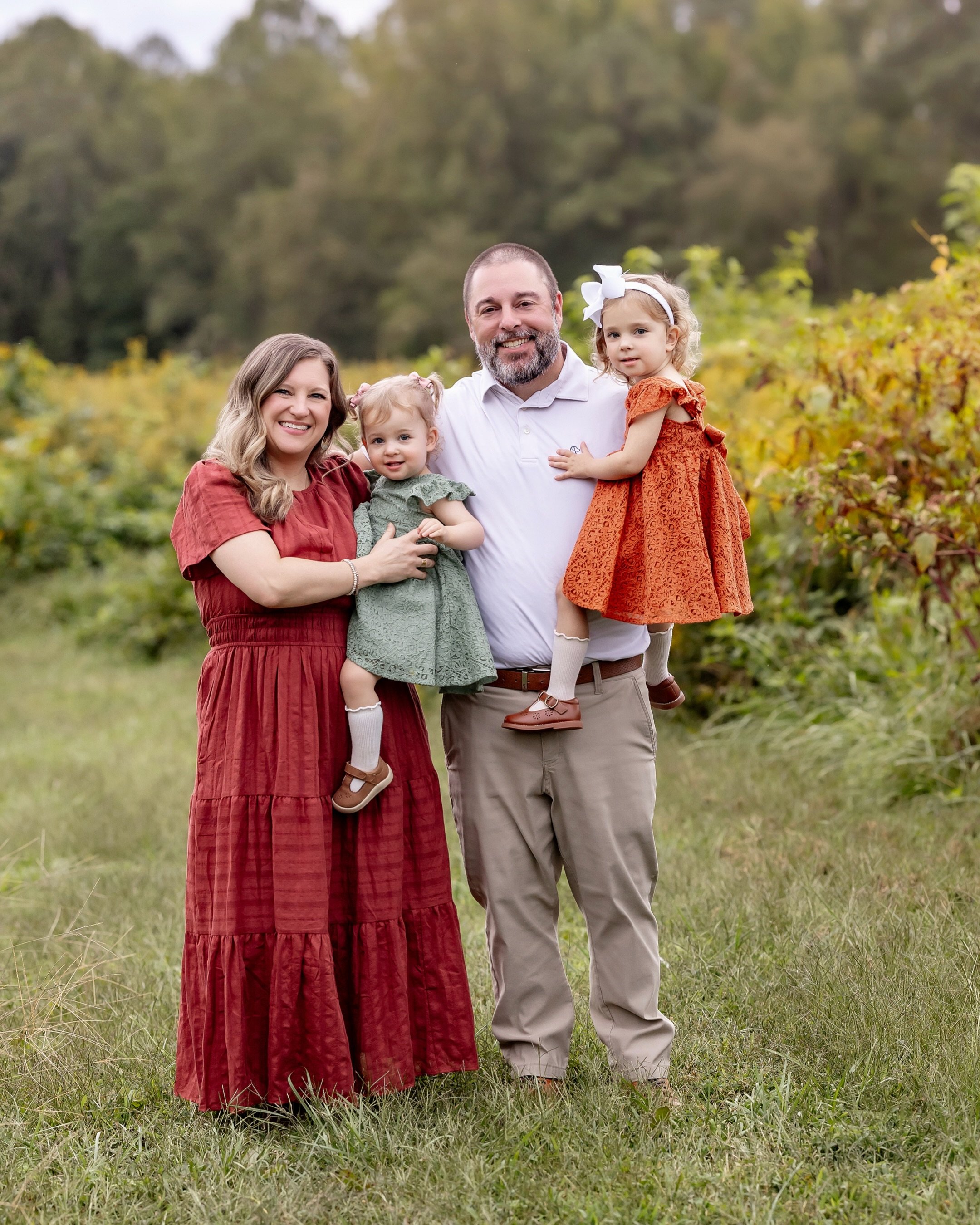 These girls were just the cutest! 🥰 We had so much fun exploring a spot I had only visited once before, and it was so fun getting to see it in a whole new way with this sweet family!

It was a cloudy afternoon, but sometimes those overcast skies are
