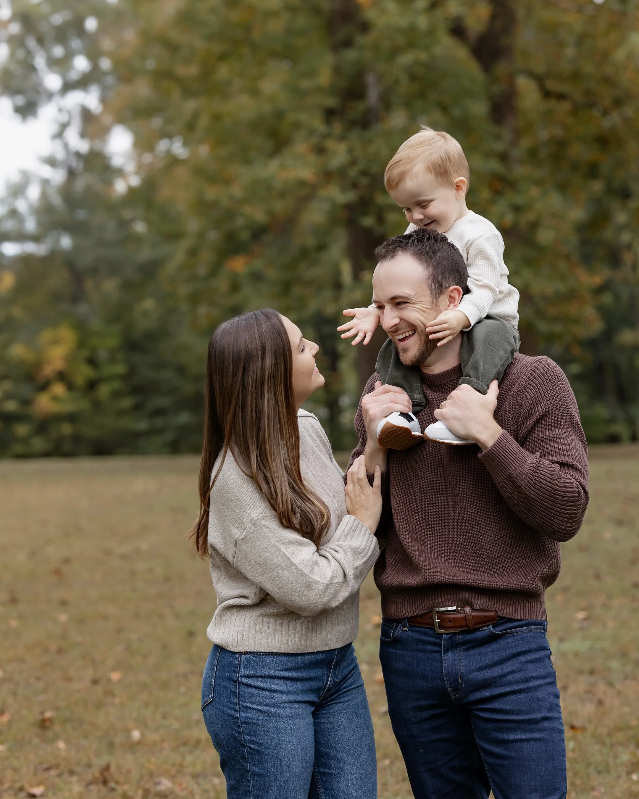 Just the cutest little family loving on their adorable little guy during their mini session! 🤎

I&rsquo;ve been seeing so much brown in outfits this fall, and I am absolutely loving how beautifully it photographs! Such a warm, rich color, especially
