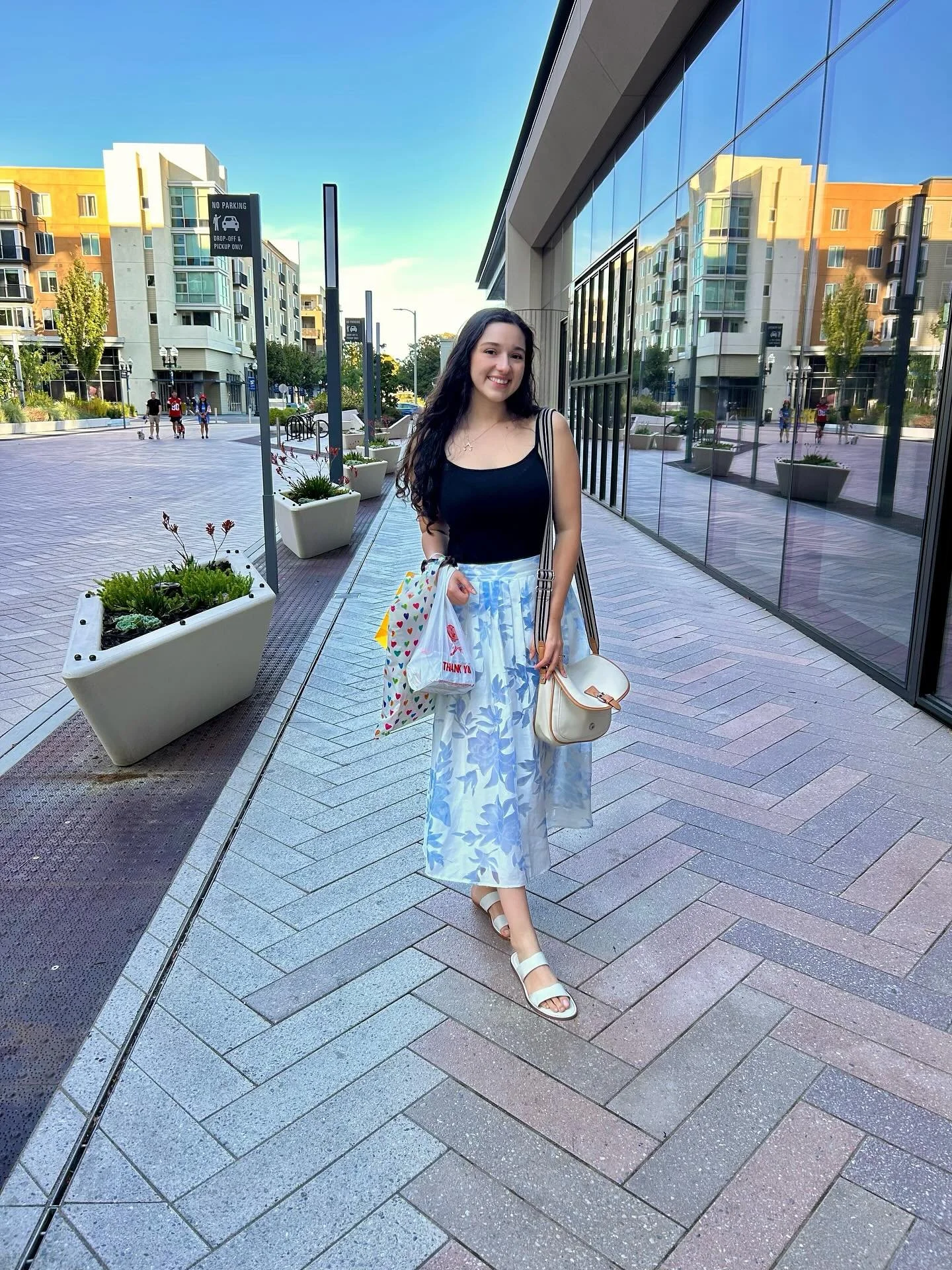 Celebrating &lsquo;Slowly Fall&rsquo;s release this weekend at @citylinesunnyvale !🥳🎶 
The mid-autumn food festival was soo much fun and the food was amazing😍 From the awesome cultural performances, arts and crafts made by local businesses, doggie