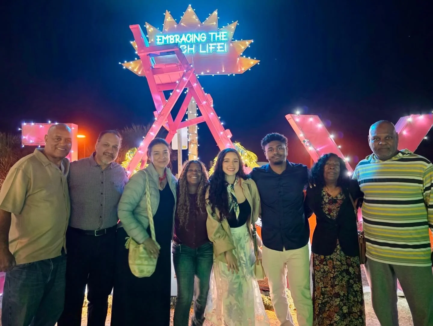 Ending the year full of love, laughter and gratitude🤍 Cerrando el a&ntilde;o rodeada de amo, risas y gratitud. Feliz a&ntilde;o nuevo!!🥳✨Here&rsquo;s to stepping into what&rsquo;s next🥂 #happynewyear #gratefulheart #momentosespeciales #nuevocomien