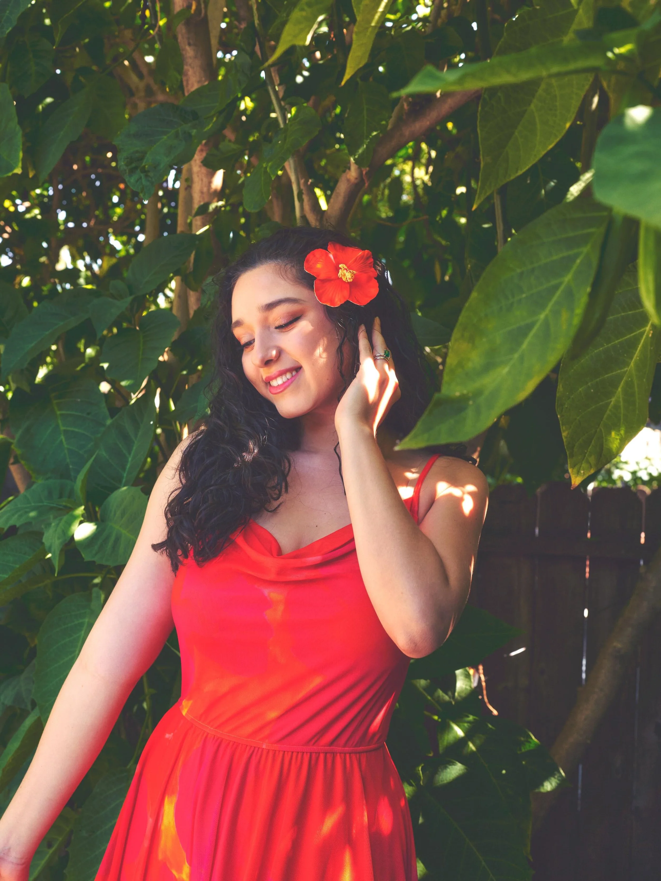 🌺💃🏻ROC&Iacute;O IS OUT NOW!!!🥹🎉
&iexcl;LO LOGRAMOS!🧡
After years of creating, dreaming, and pouring my heart into this project...ROC&Iacute;O is finally yours✨
Cada canci&oacute;n cuenta una parte diferente de mi historia, y espero que en este 