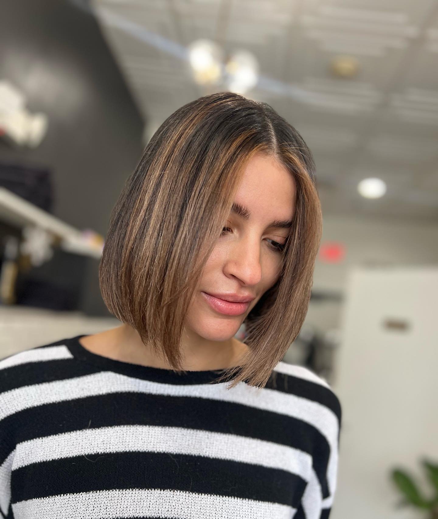When you were all about the long hair ham until you saw @thatchickwhitt absolutely SLAYING this brunette &bull; BOB &bull;  by @styledby_ehernandez 🔥👑 #ShortHairDontCare

&lsquo;Tis the szn for a fresh chop before the summer starts! Book your appoi