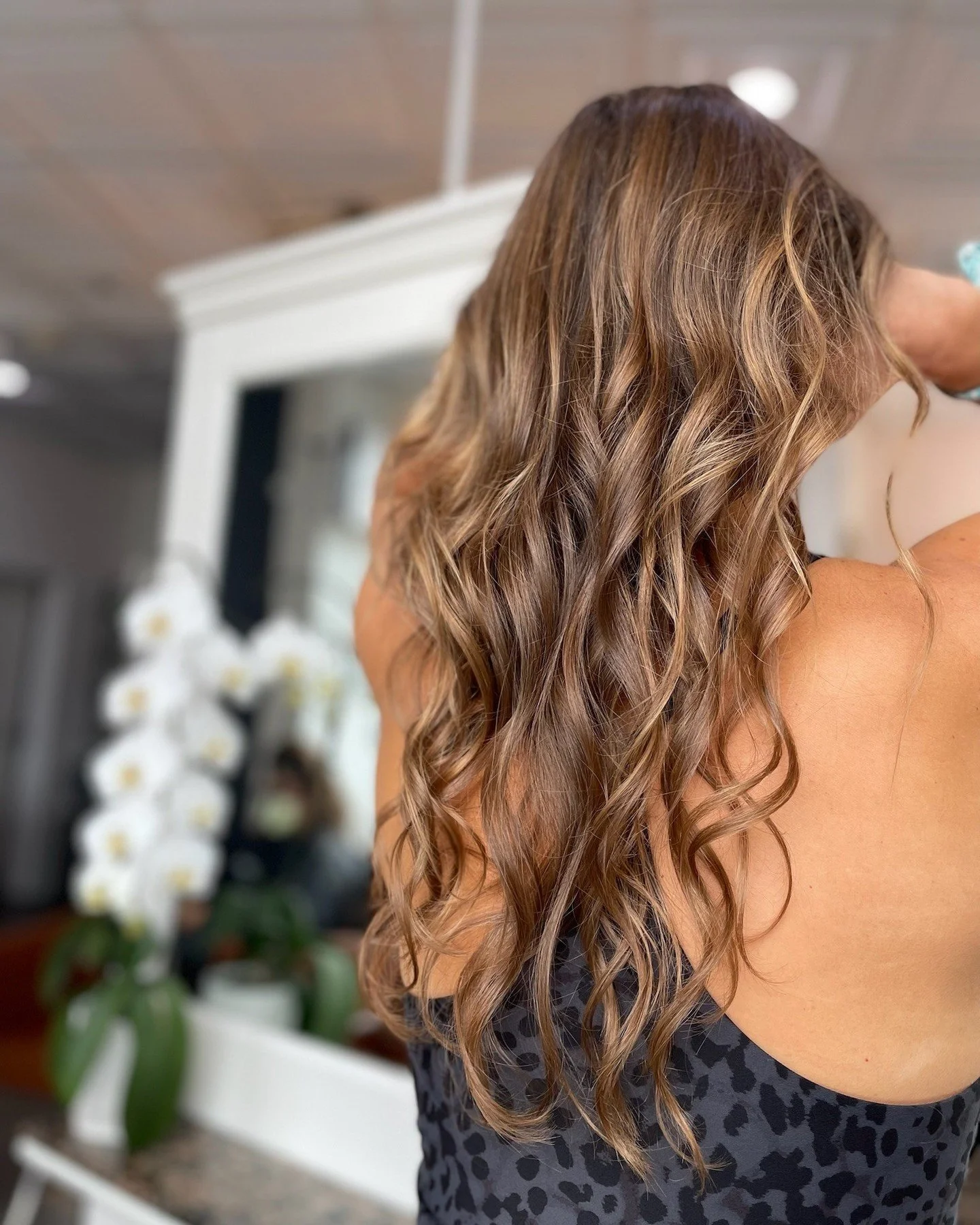 Prefect combination of warm caramel and buttery blonde tones. 🧸

Stylist : @arielle_luxelabstudio 

#TheLuxeStandard #bostonhairsalon #bostoncolorspecialists #bostonhairstylist