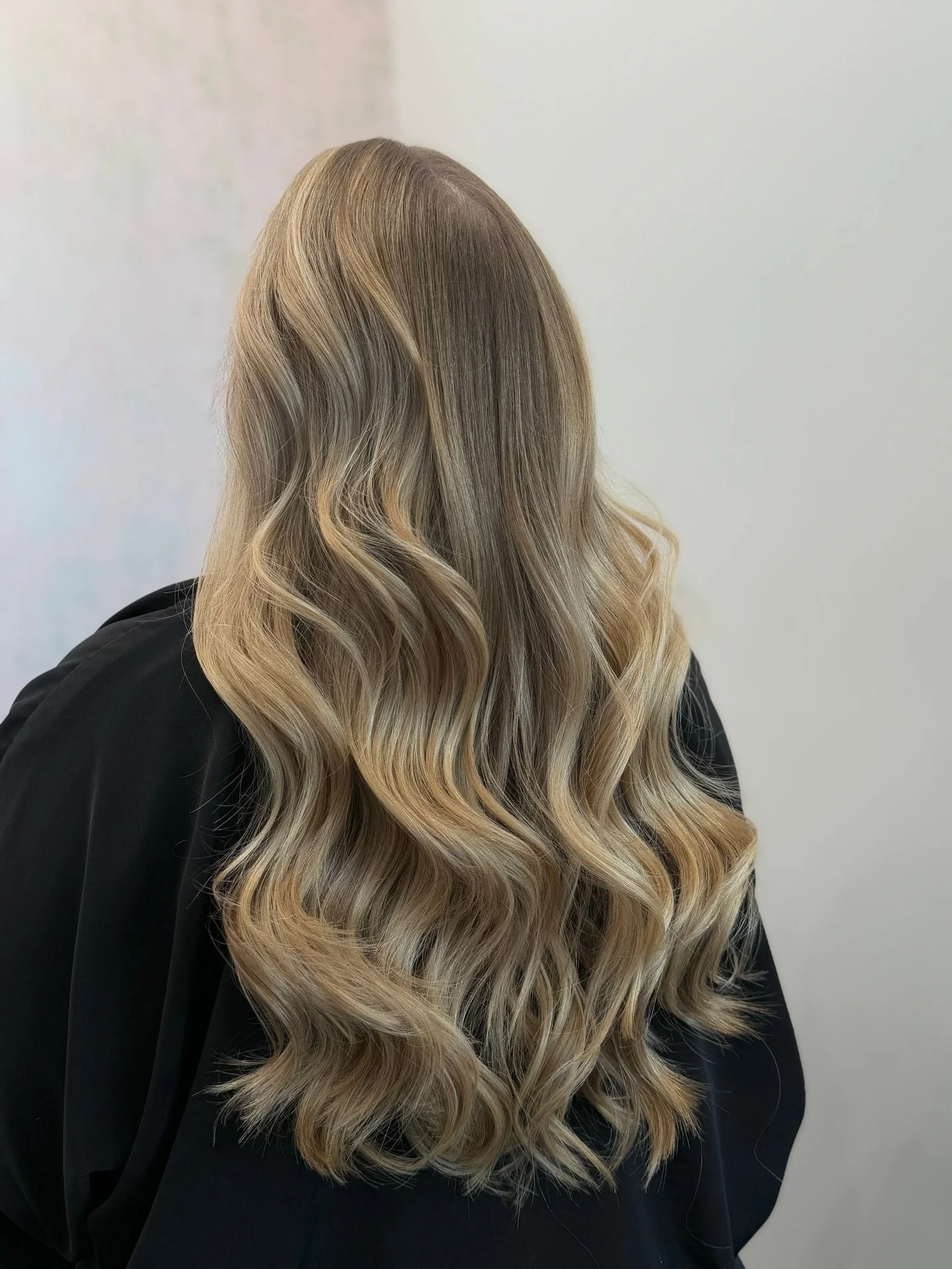 Perfect Creamy Blonde 🌤️

Intentional placement for brightness + soft grow out. 

Stylist : @navisionbeauty 

#TheLuxeStandard #BlondeSpecialist #Bostonhairsalon
