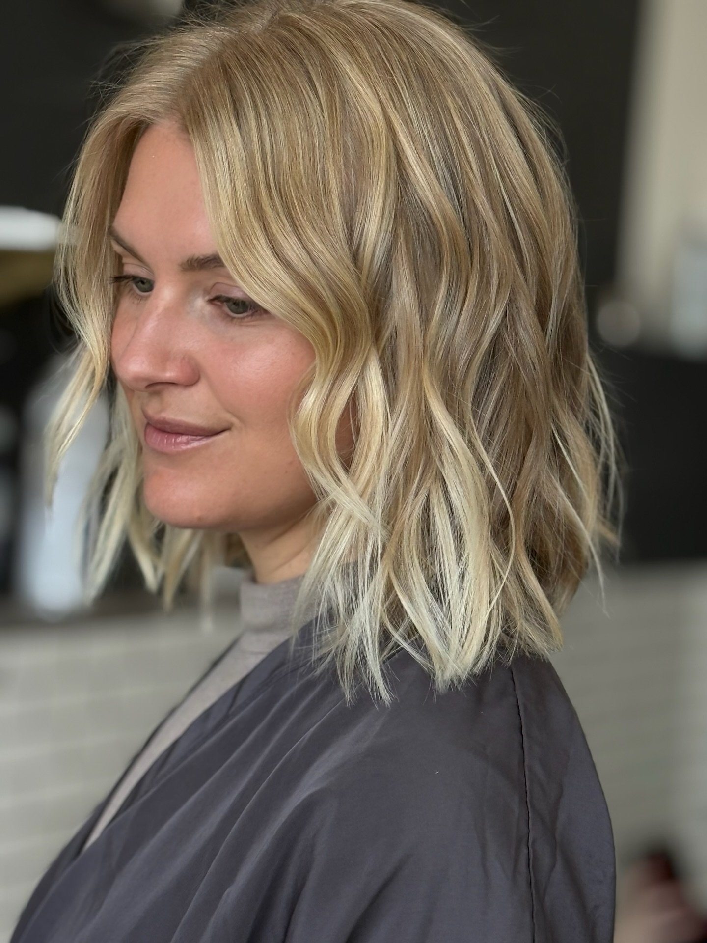 Crisp lines, soft texture. 
The bob always has a moment at Luxe.
#TheLuxeStandard #BostonHairSalon #BostonBalayage #BostonSalon #BlondeBob