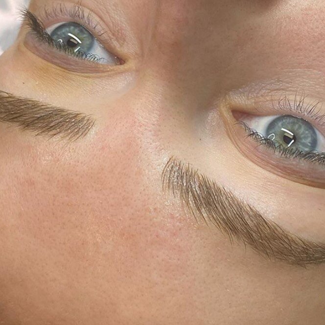 That fluff 😍😍 it&rsquo;s what we live for here at #inkandglo ! This is immediately after our annual touchup ⚡️
Lived-in, perfectly &ldquo;imperfect&rdquo; brows 
🔥🔥🔥
#tampabay #clearwatermicroblading #naturalbrows