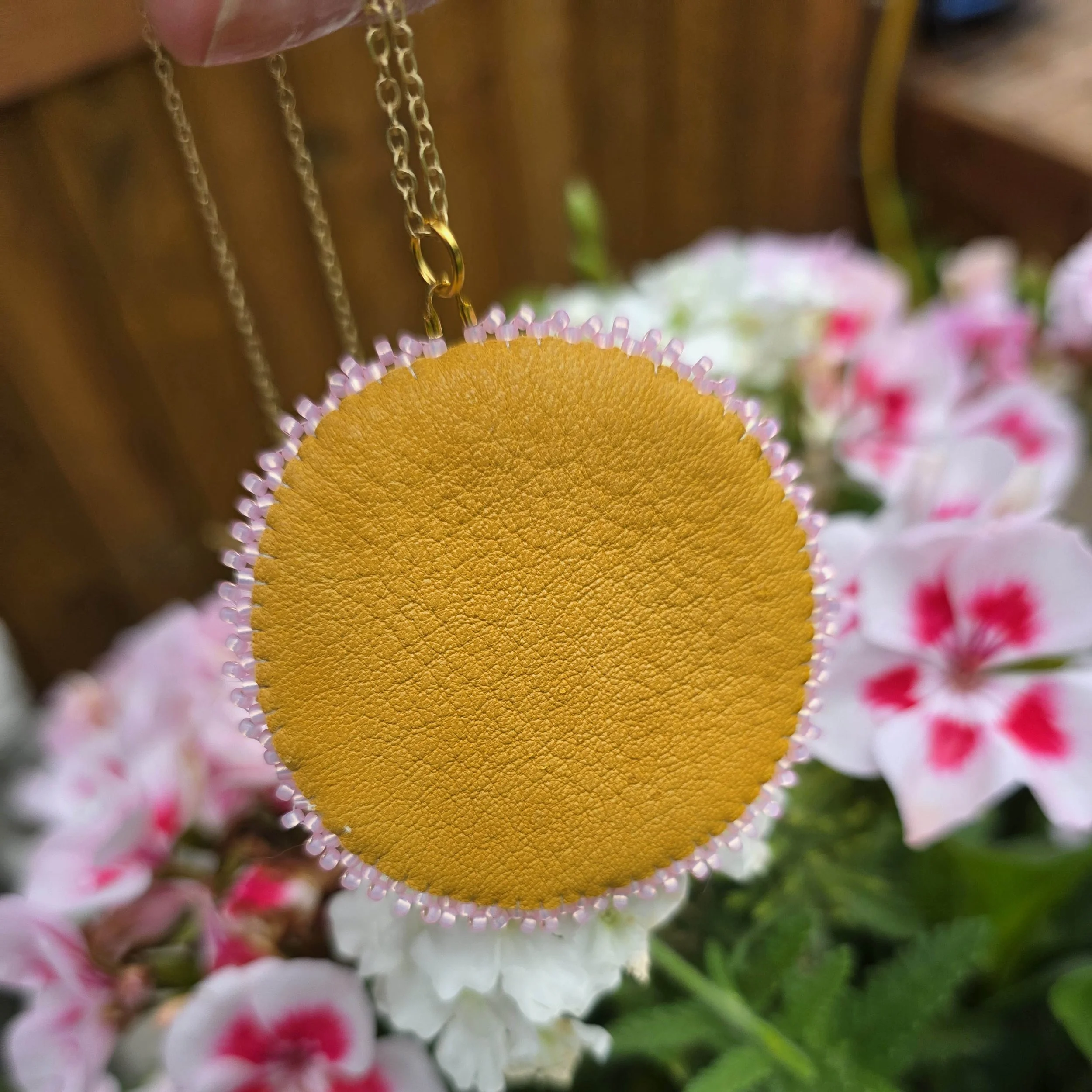 Flower necklace pink 3.jpg