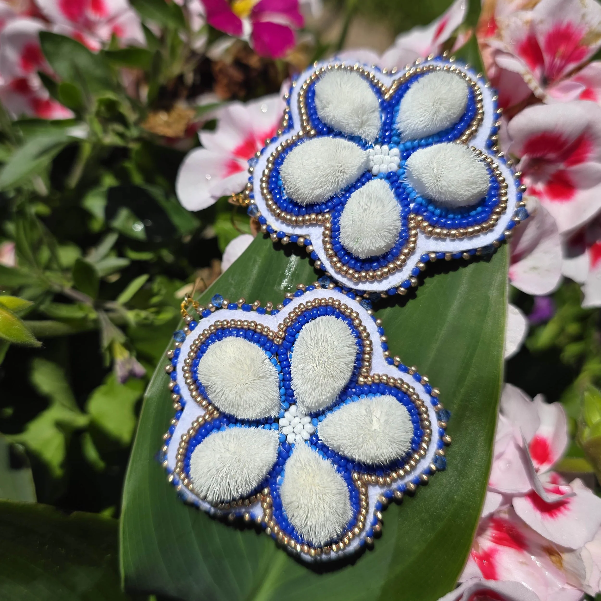 blue flower earring 3.jpg