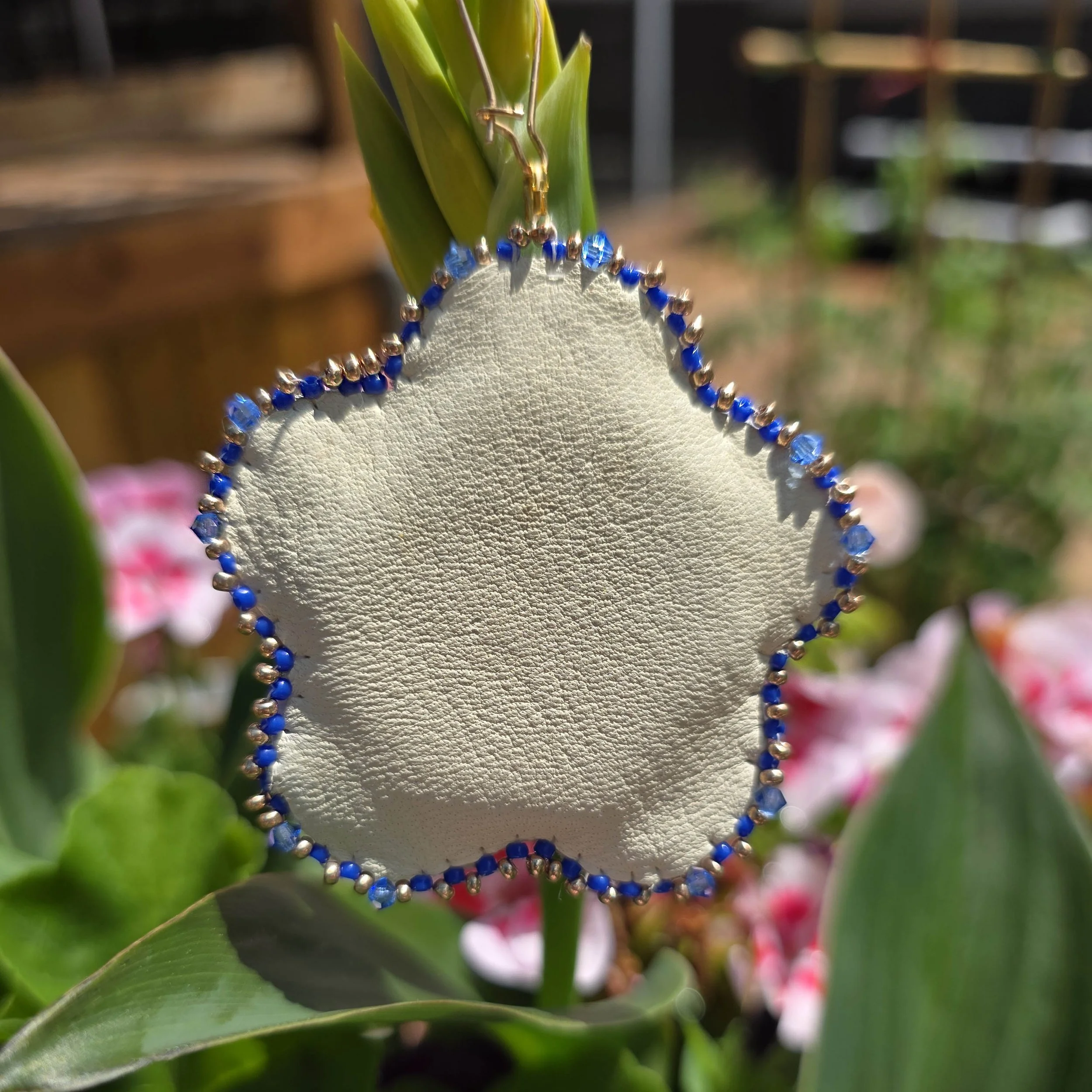 Blue flowe earring.jpg
