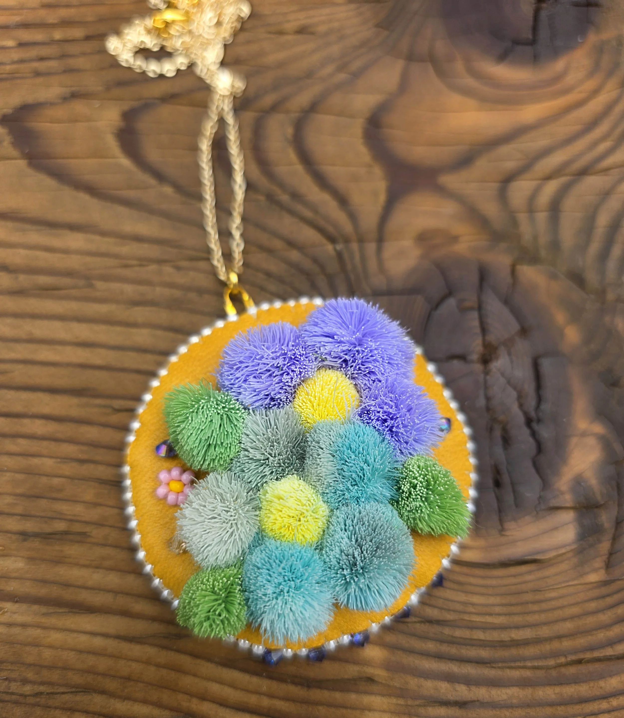 Flower necklace blue 3.jpg