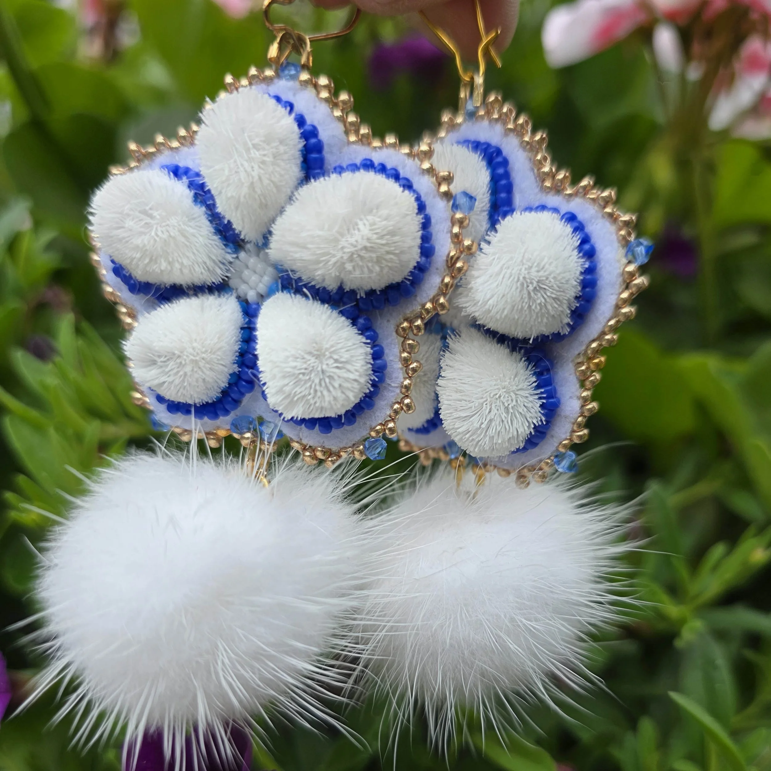 blue snow pom 1.jpg