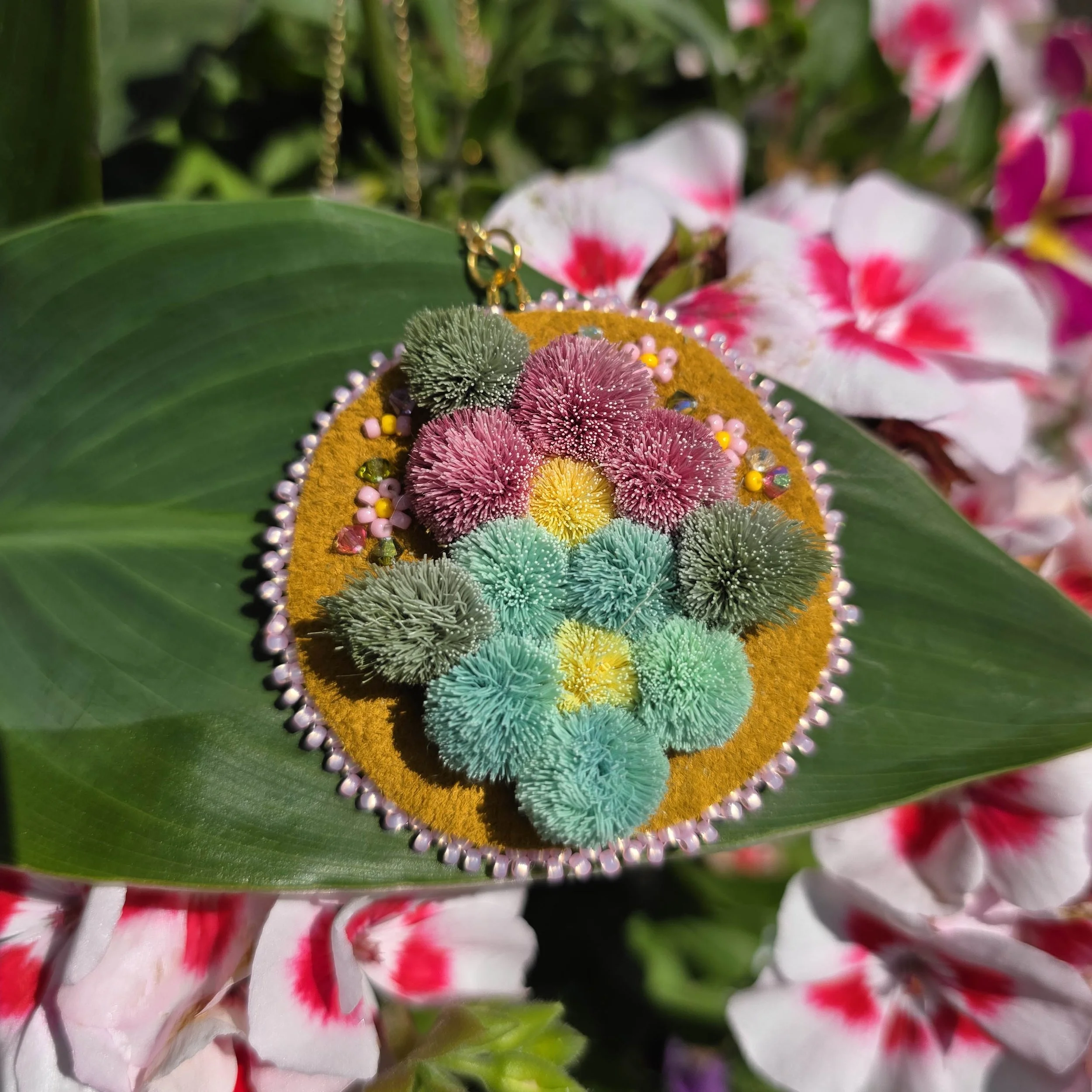 Flower necklace pink 2.jpg