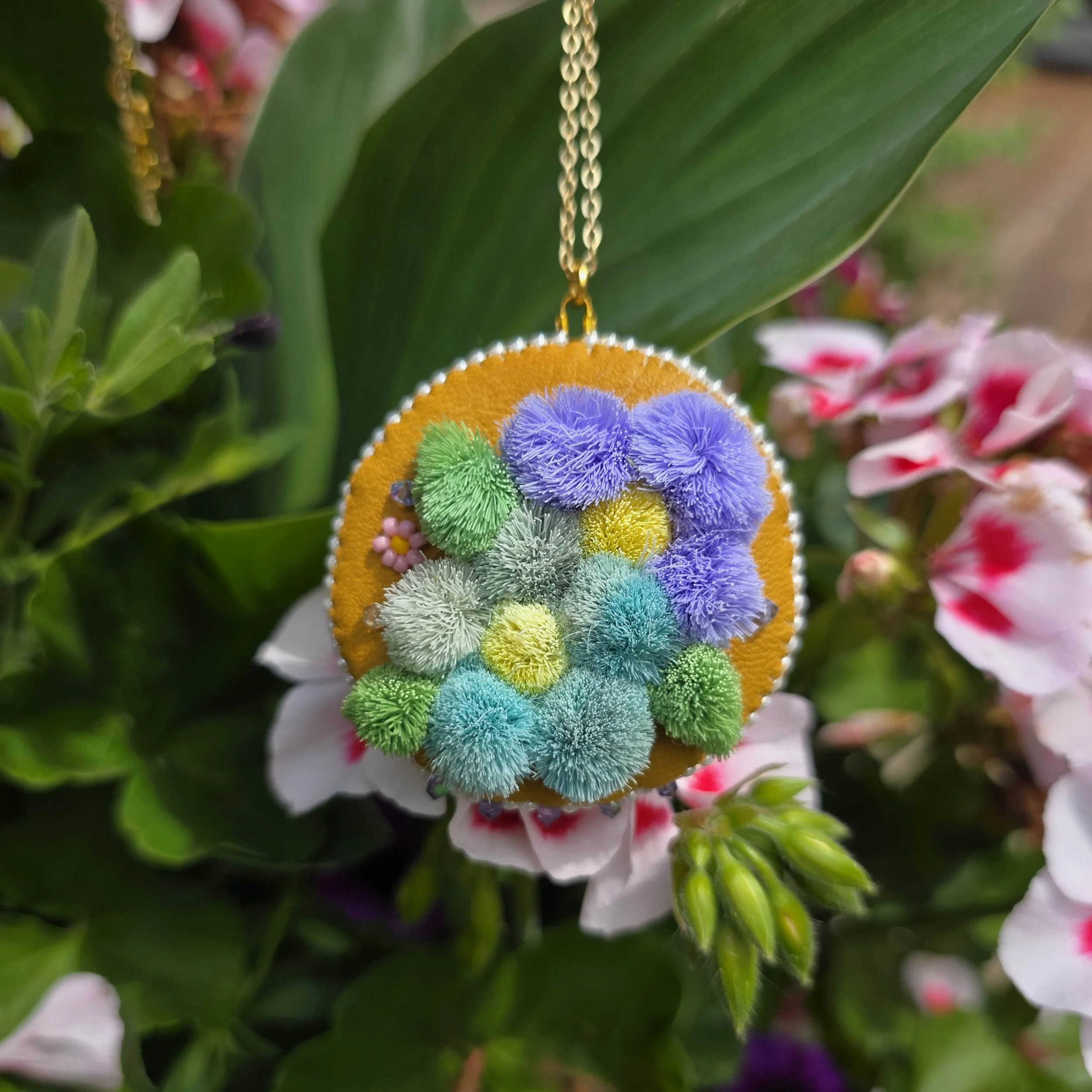 Flower necklace blue.jpg