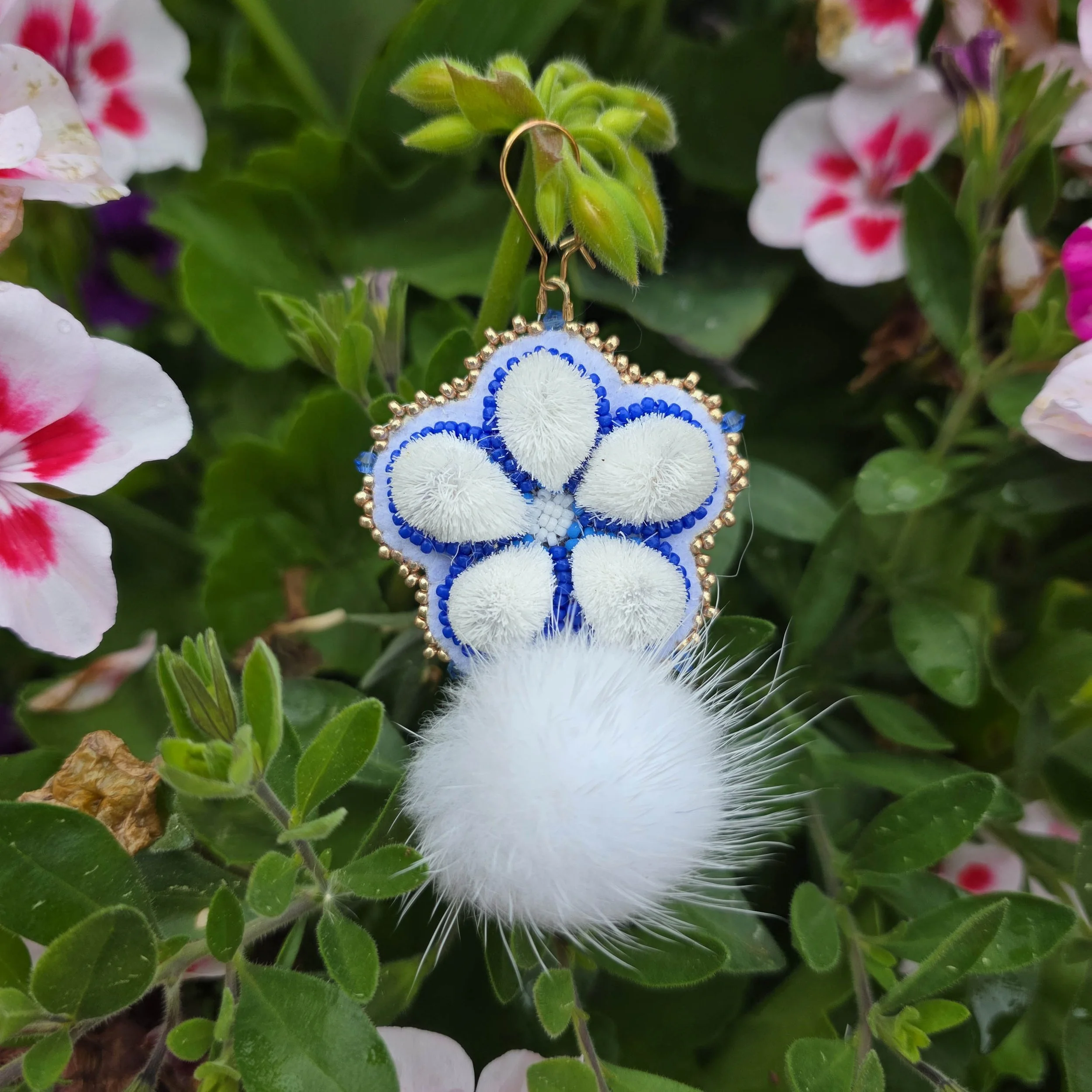 blue snow pom 2.jpg