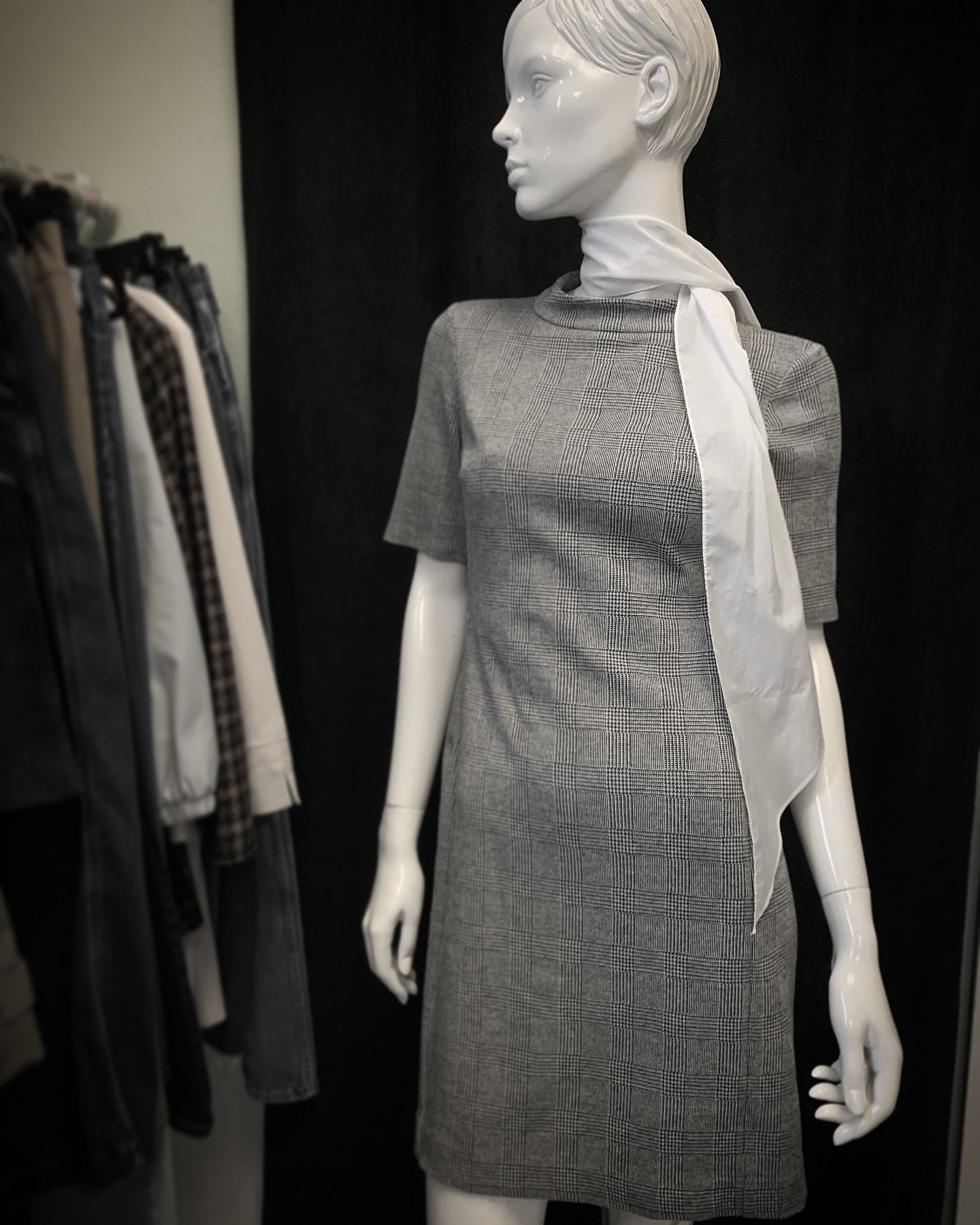 New fit today! 

Open weekends 12-5pm for all your vintage and art shopping needs 🖼️ 👗 

#vintageboutique #sustainableshopping #localboutique #osoyoos