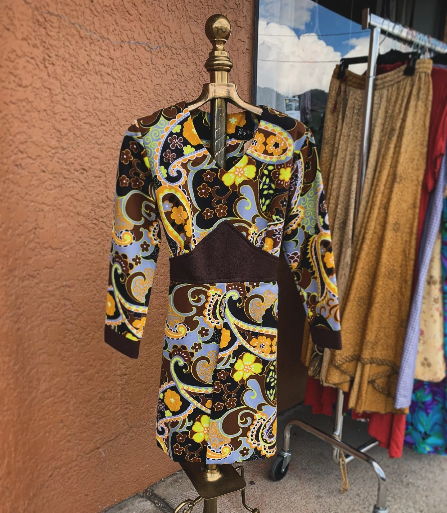 We got a whole bunch of new stock in today 🤩 Dresses, tops, jeans, and even some collectables 🤭 come by and see!

#vintageclothingstore #newstock‼️ #60sfashion #shoplocalbc