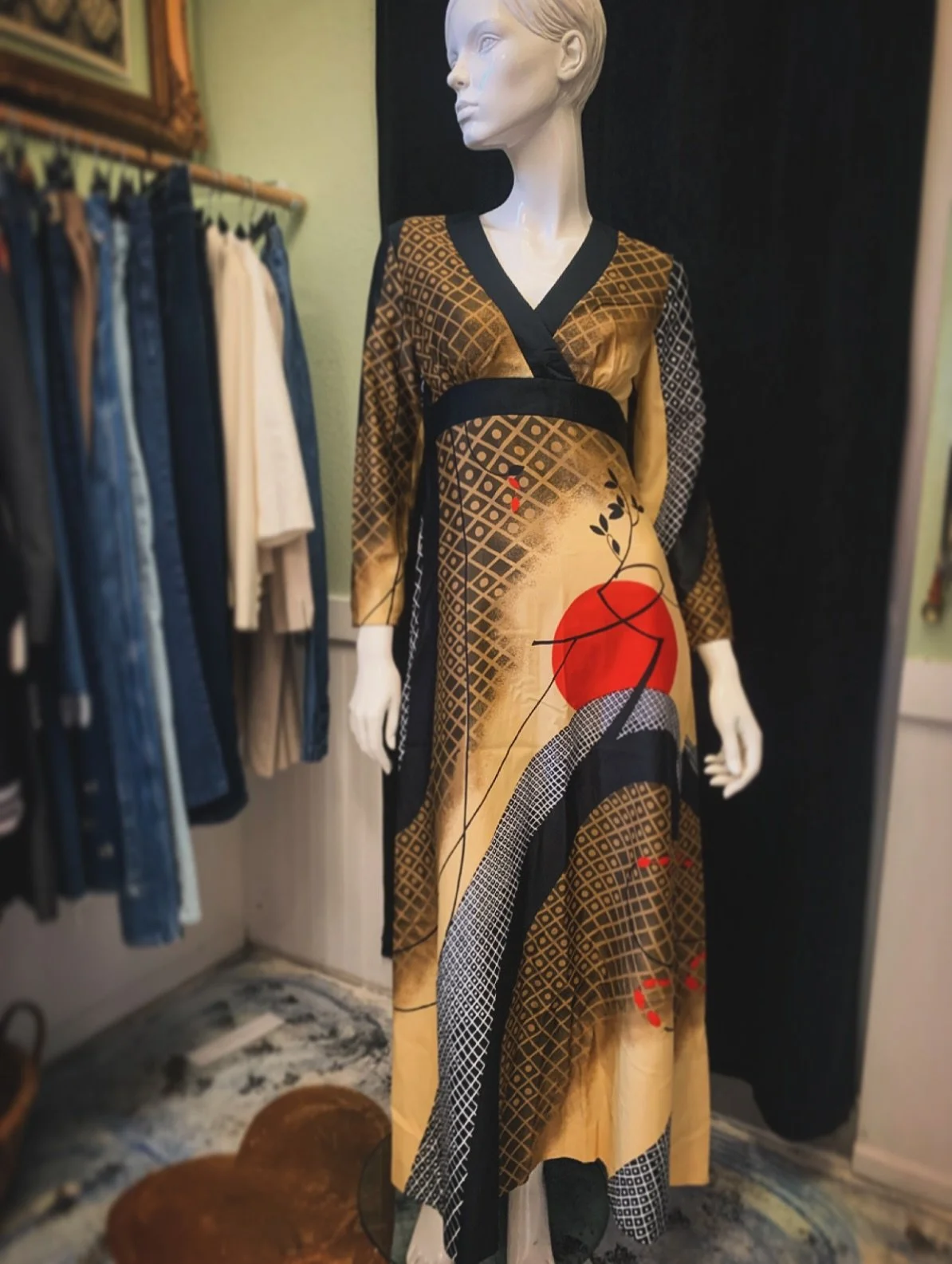 Just got in this incredible new Tori Richard dress! 🤩

#toririchard #secondhandfinds #sustainableshopping #boutiqueclothes
