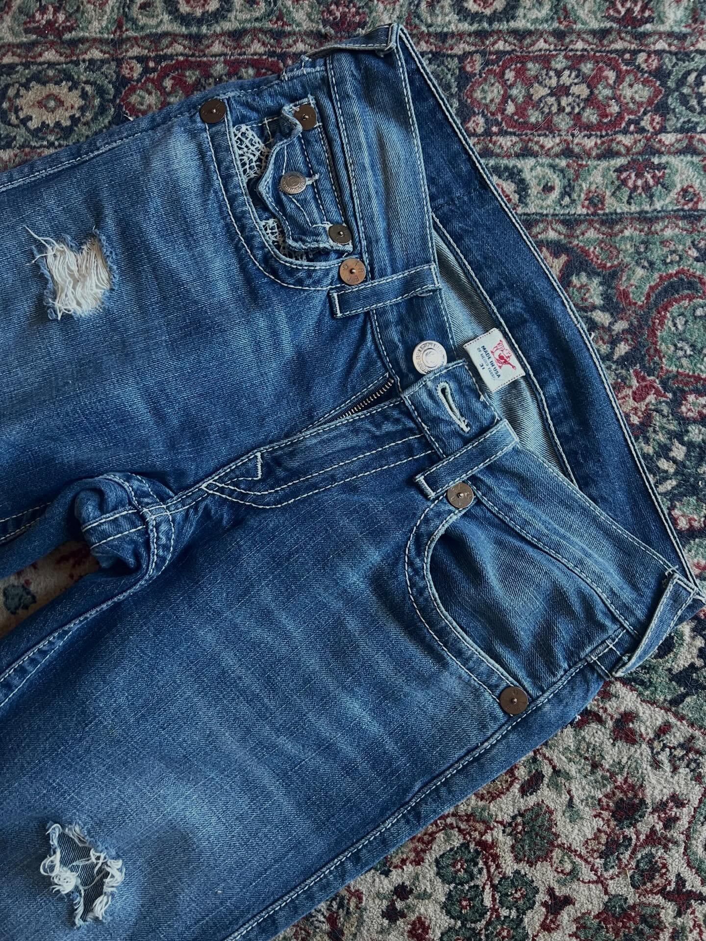 Original vintage True Religion jeans 👖 

Low rise 
Size 31

50$ tax incudes 💵 

We are open for in person shopping / try on 
Friday Saturday 12-5 pm 🤠 

Happy to send it 📦