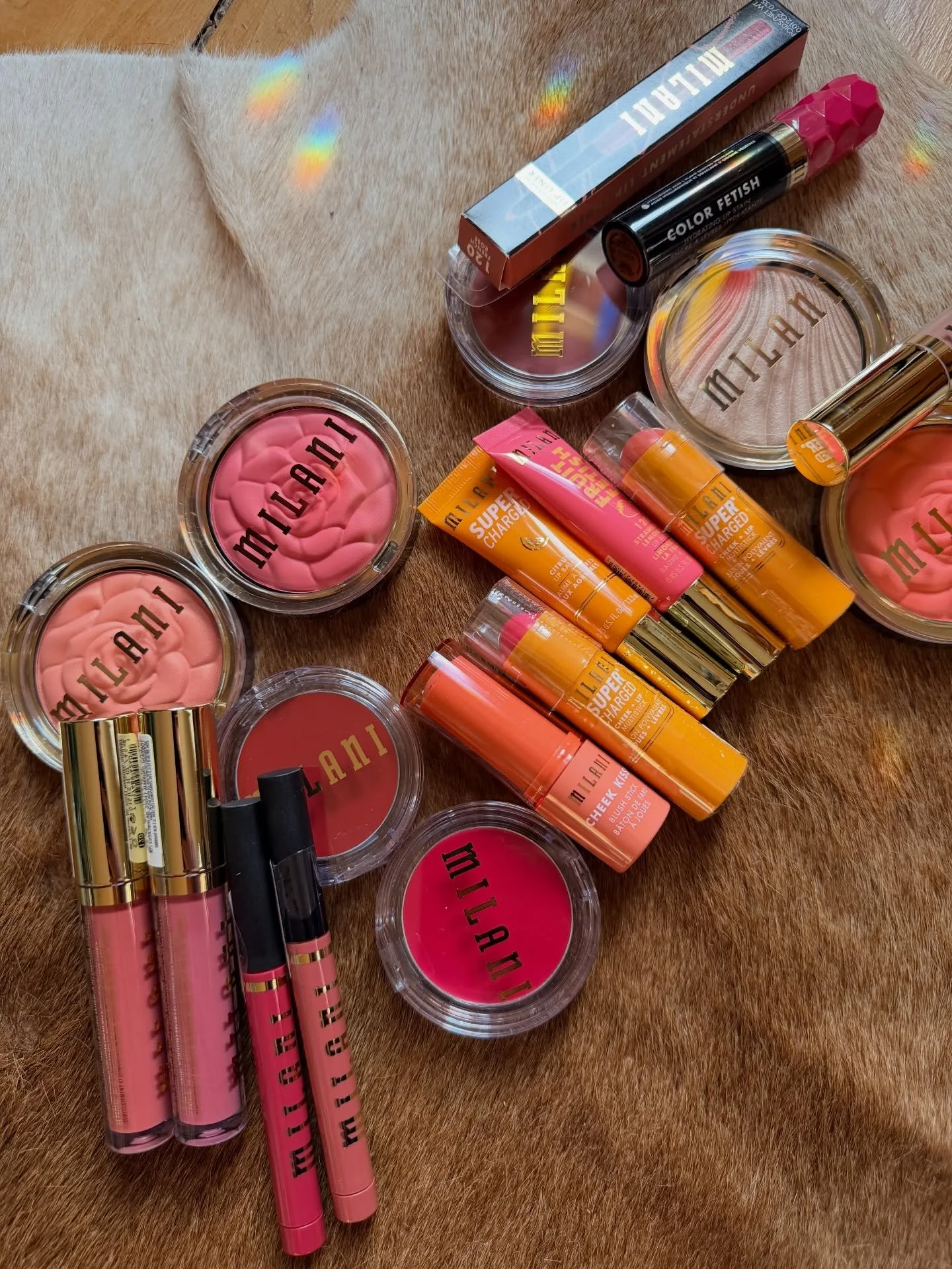 Unboxed a fresh haul from Milani Cosmetics and I&rsquo;m officially blushing 🌹✨

Those rose-shaped blushes? Stop it right now. Cute enough to display, pigmented enough to mean business. Pretty girl glam just got an upgrade. 💄💕 

Stay tuned for som